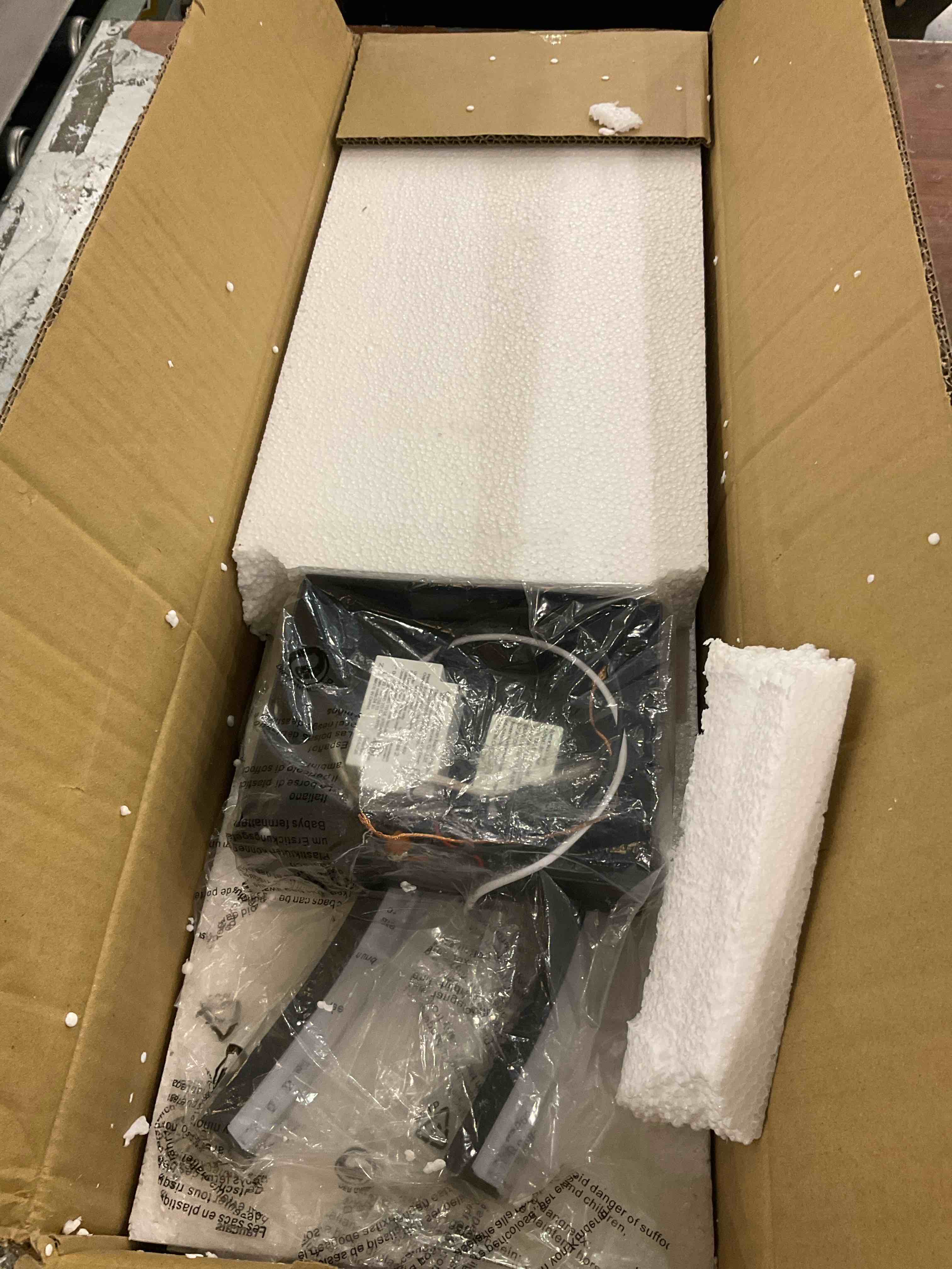 https://s3.amazonaws.com/lotting-images-prod/bidfta/PPE2496940_1746121611947.jpeg