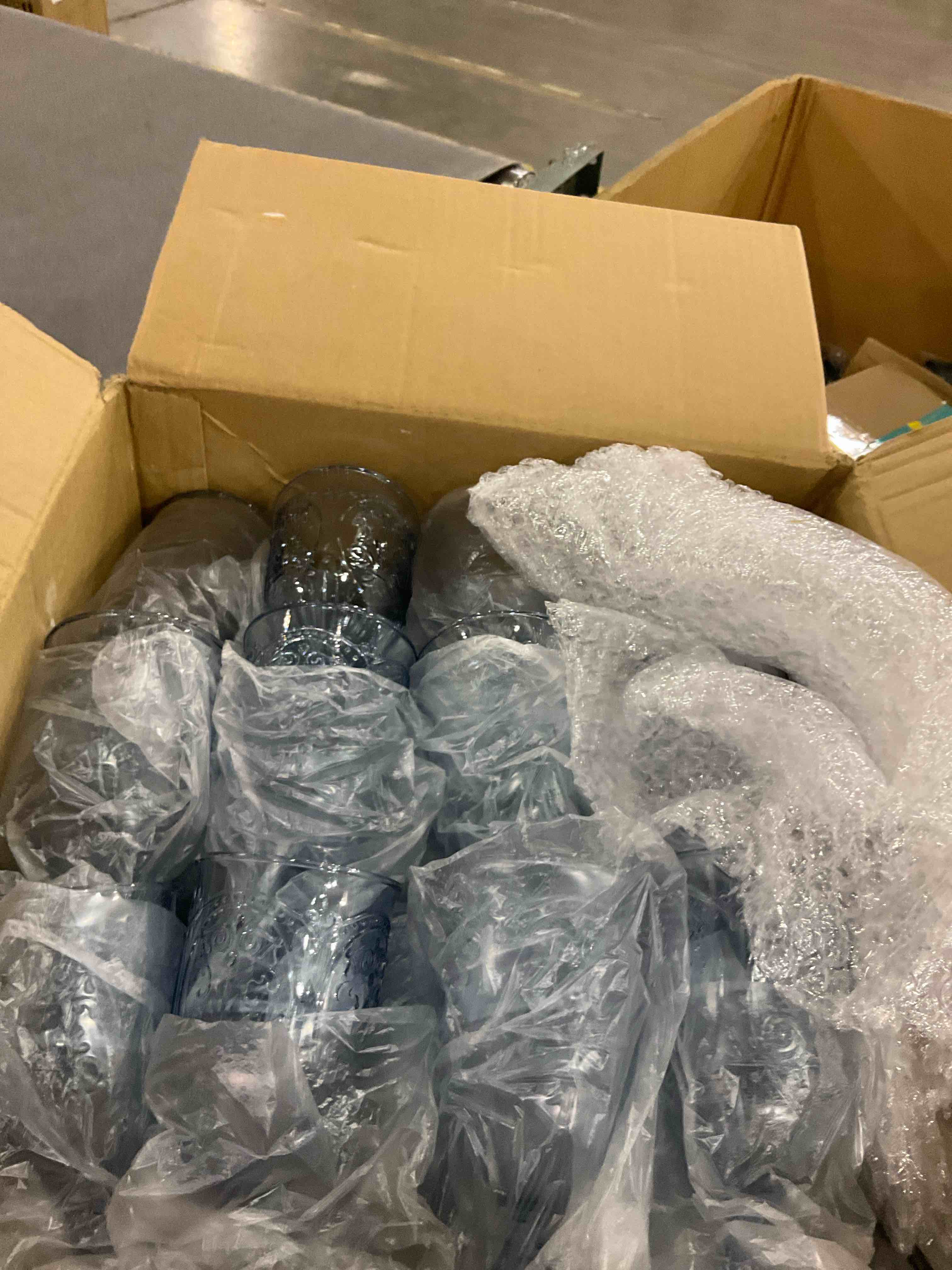 https://s3.amazonaws.com/lotting-images-prod/bidfta/PPE2497100_1746185350143.jpeg