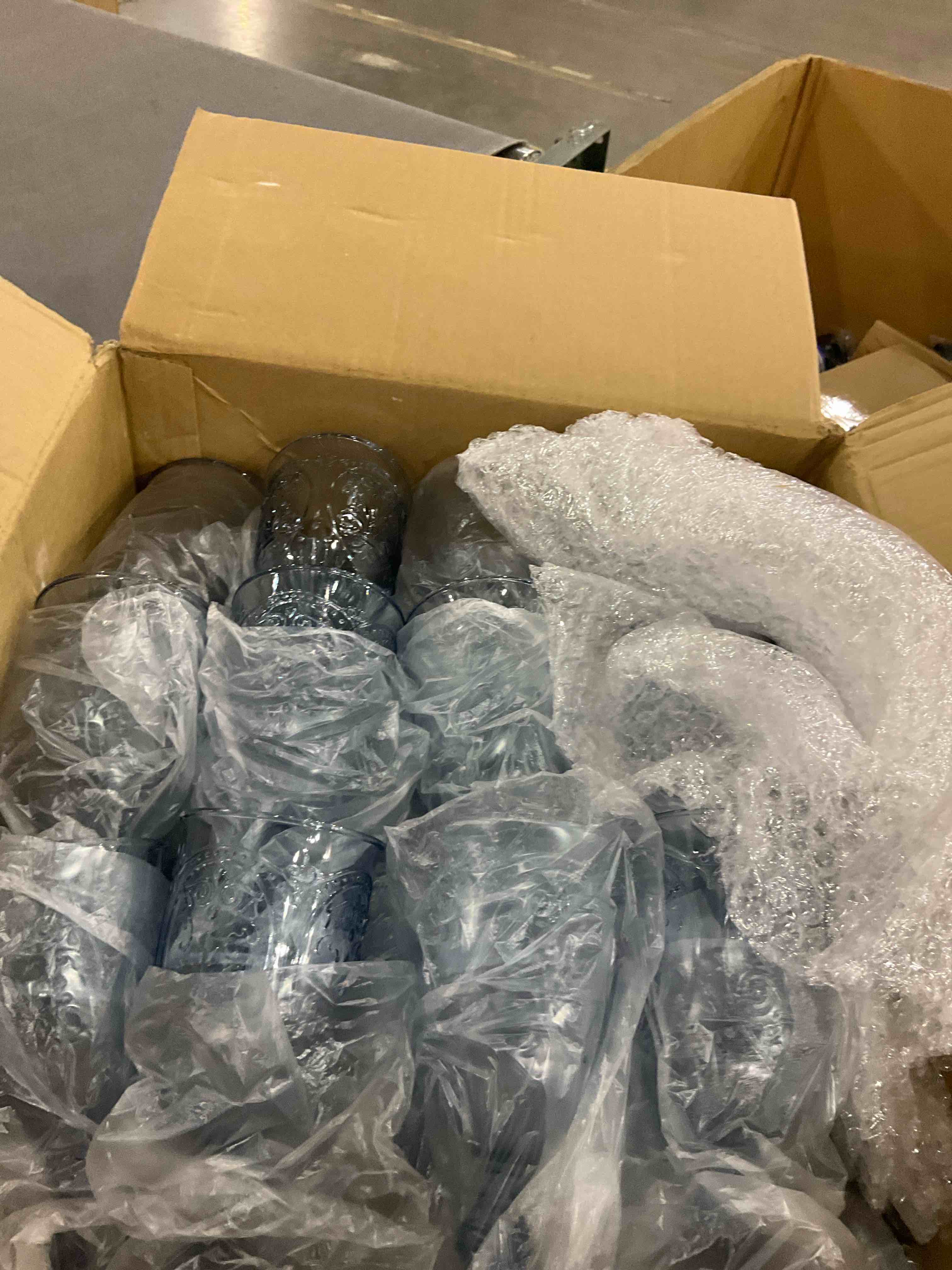 https://s3.amazonaws.com/lotting-images-prod/bidfta/PPE2497100_1746185351196.jpeg