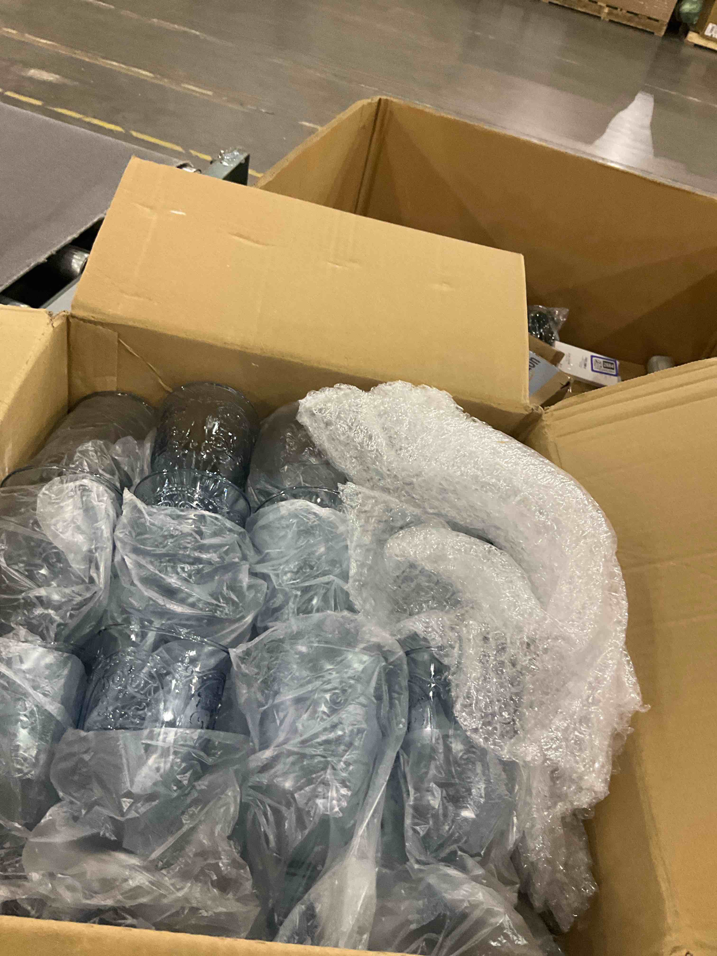 https://s3.amazonaws.com/lotting-images-prod/bidfta/PPE2497100_1746185371348.jpeg