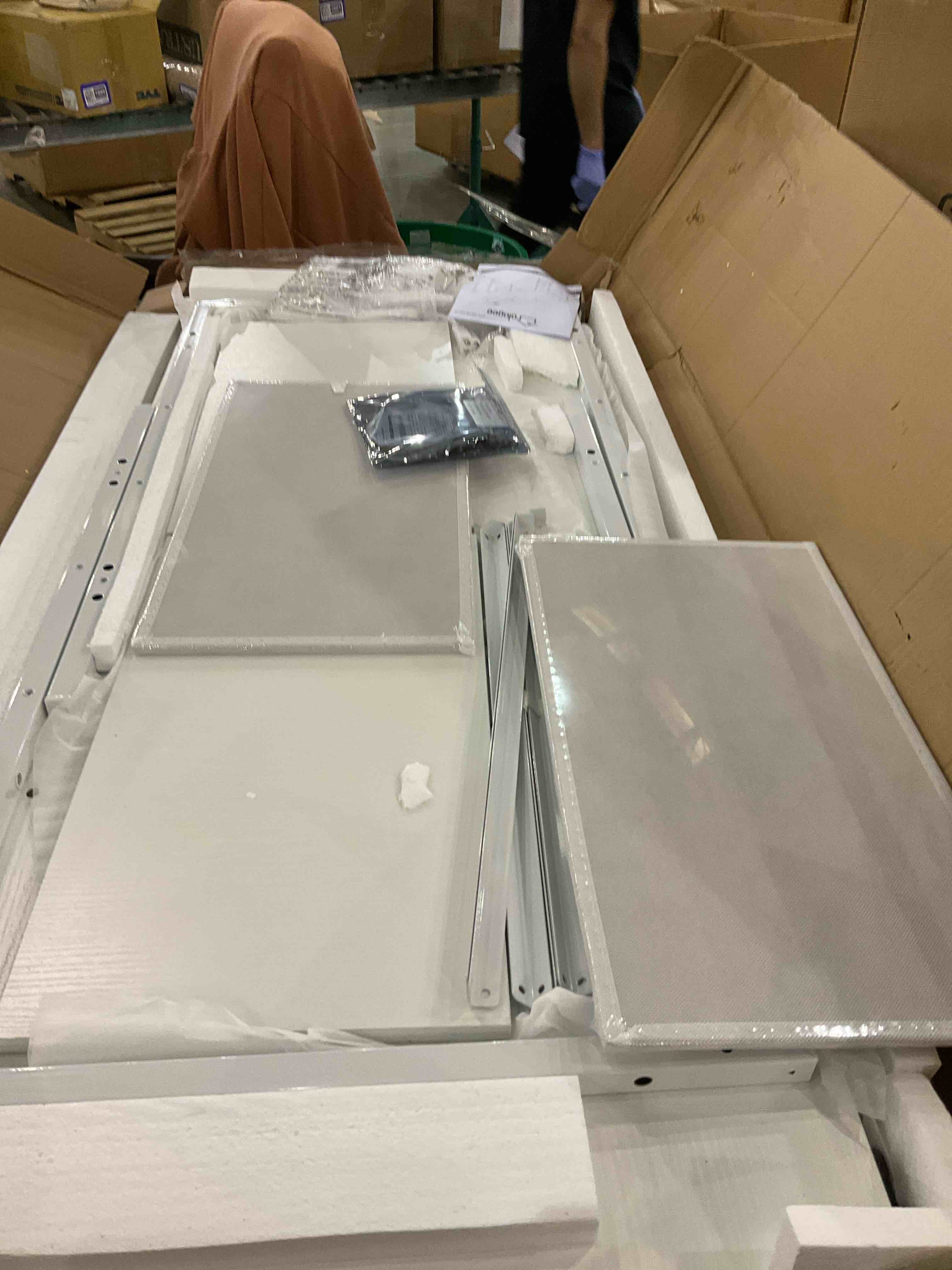 https://s3.amazonaws.com/lotting-images-prod/bidfta/PPE2497117_1746185939018.jpeg