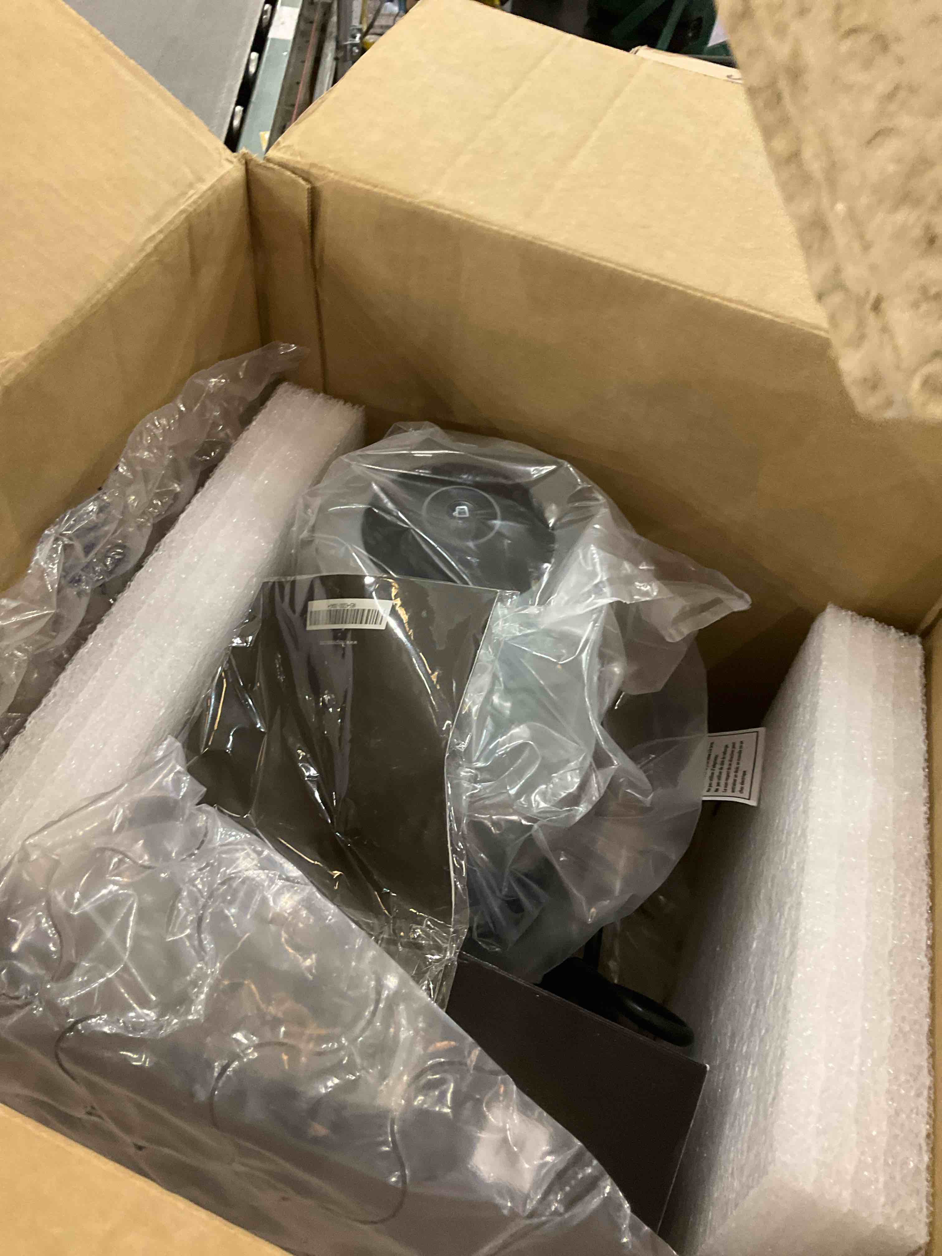 https://s3.amazonaws.com/lotting-images-prod/bidfta/PPE2497143_1746193206031.jpeg