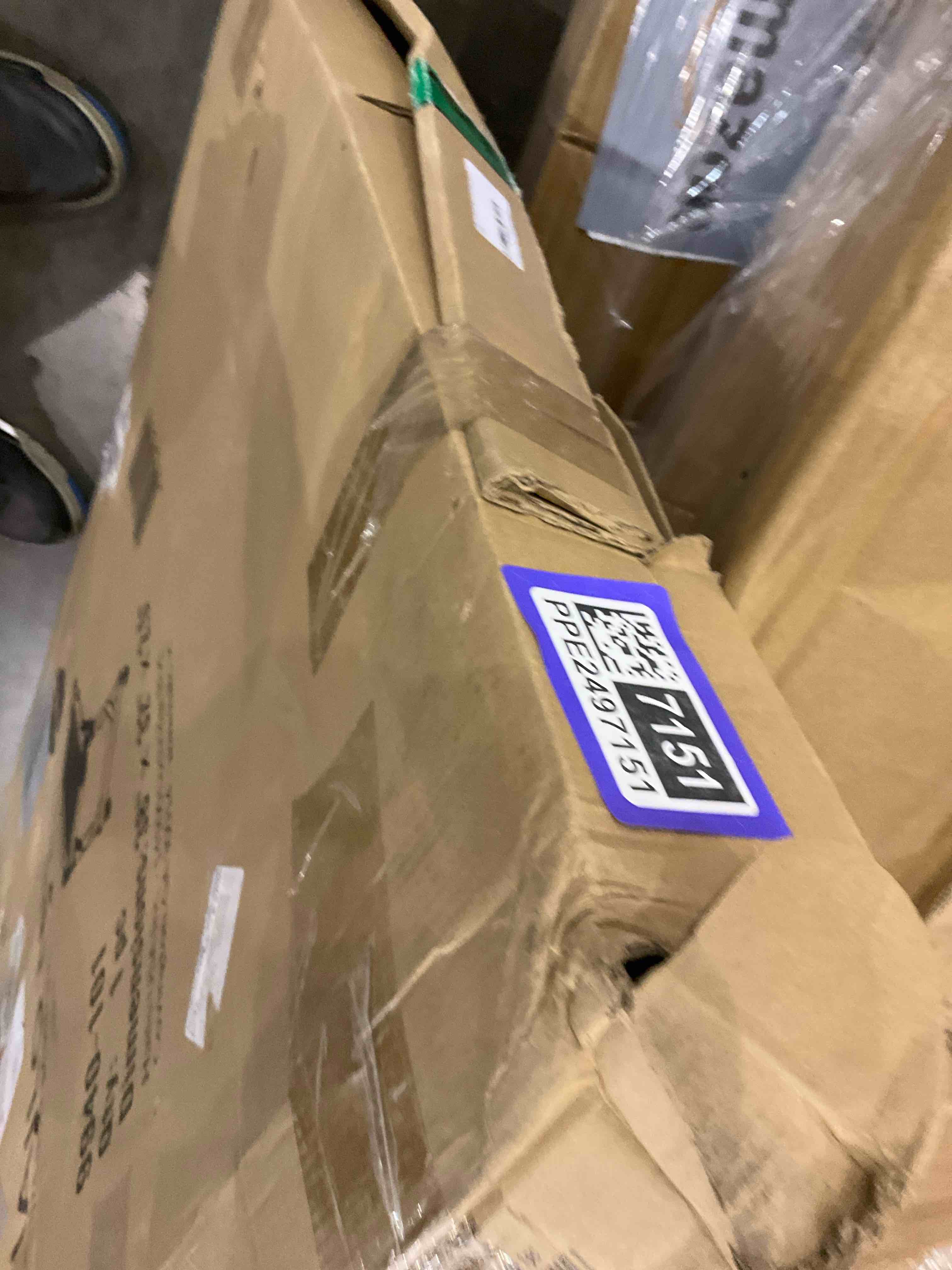 https://s3.amazonaws.com/lotting-images-prod/bidfta/PPE2497151_1746184952770.jpeg