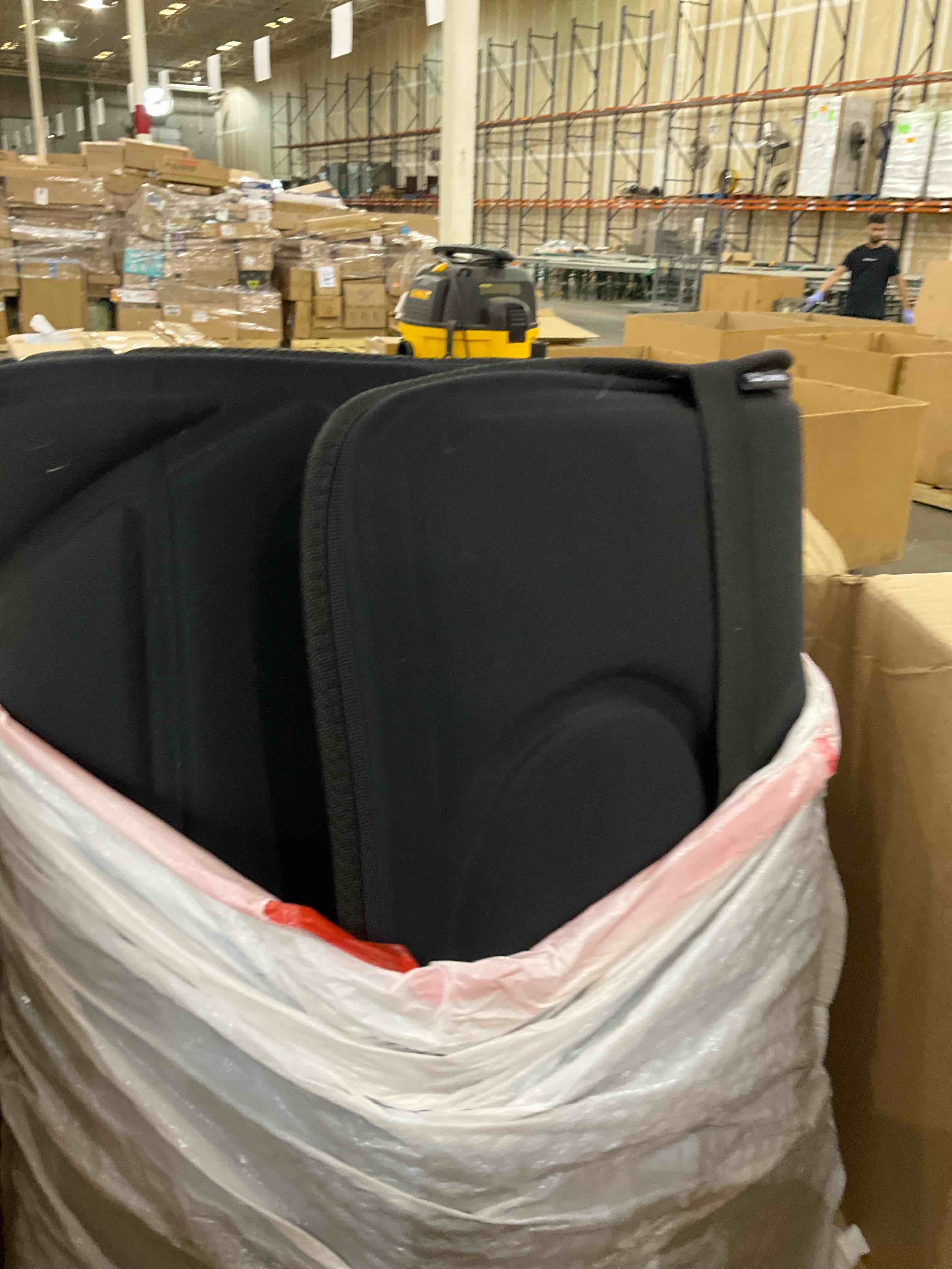 https://s3.amazonaws.com/lotting-images-prod/bidfta/PPE2497189_1746188740494.jpeg