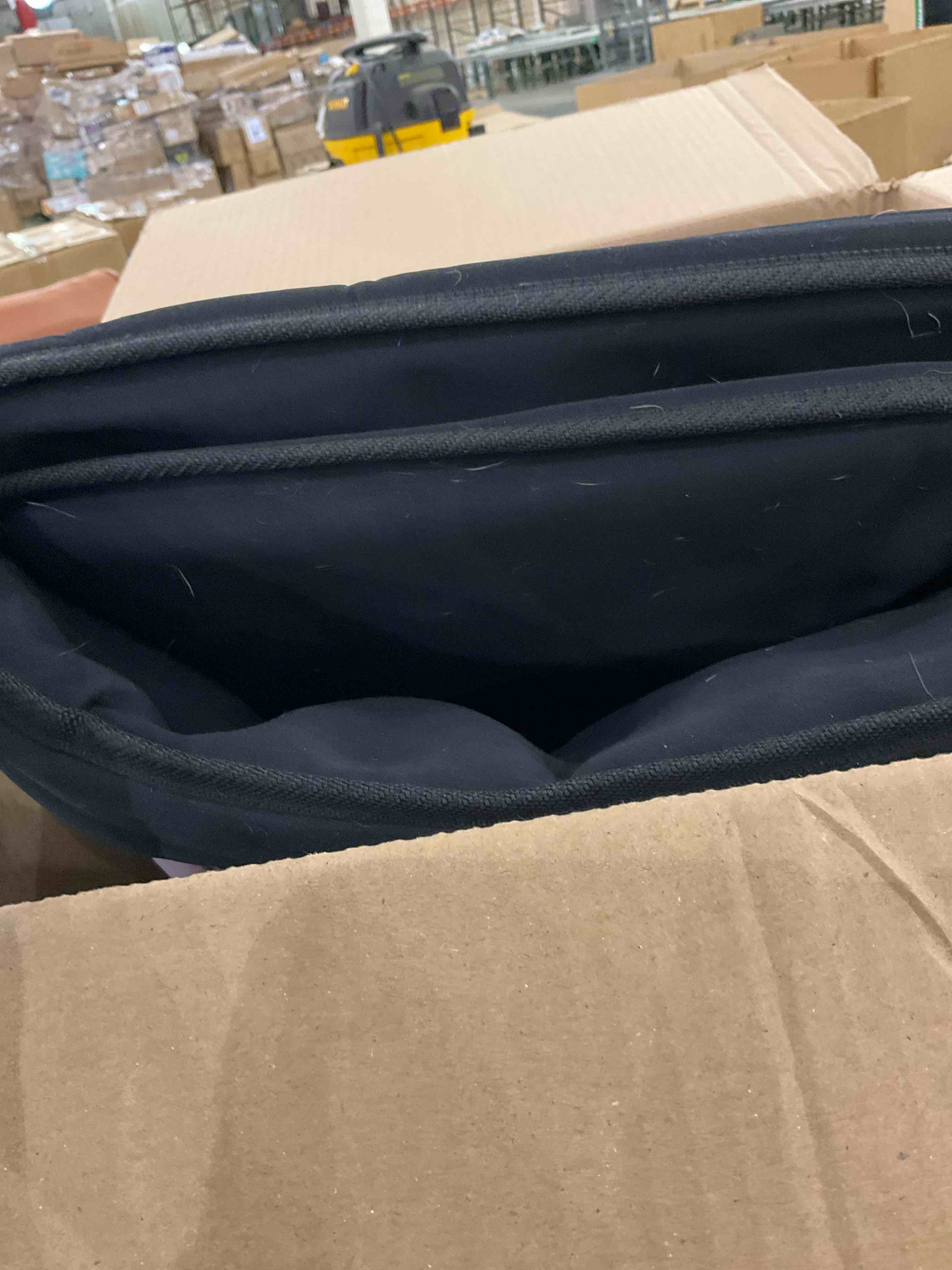 https://s3.amazonaws.com/lotting-images-prod/bidfta/PPE2497189_1746188750709.jpeg