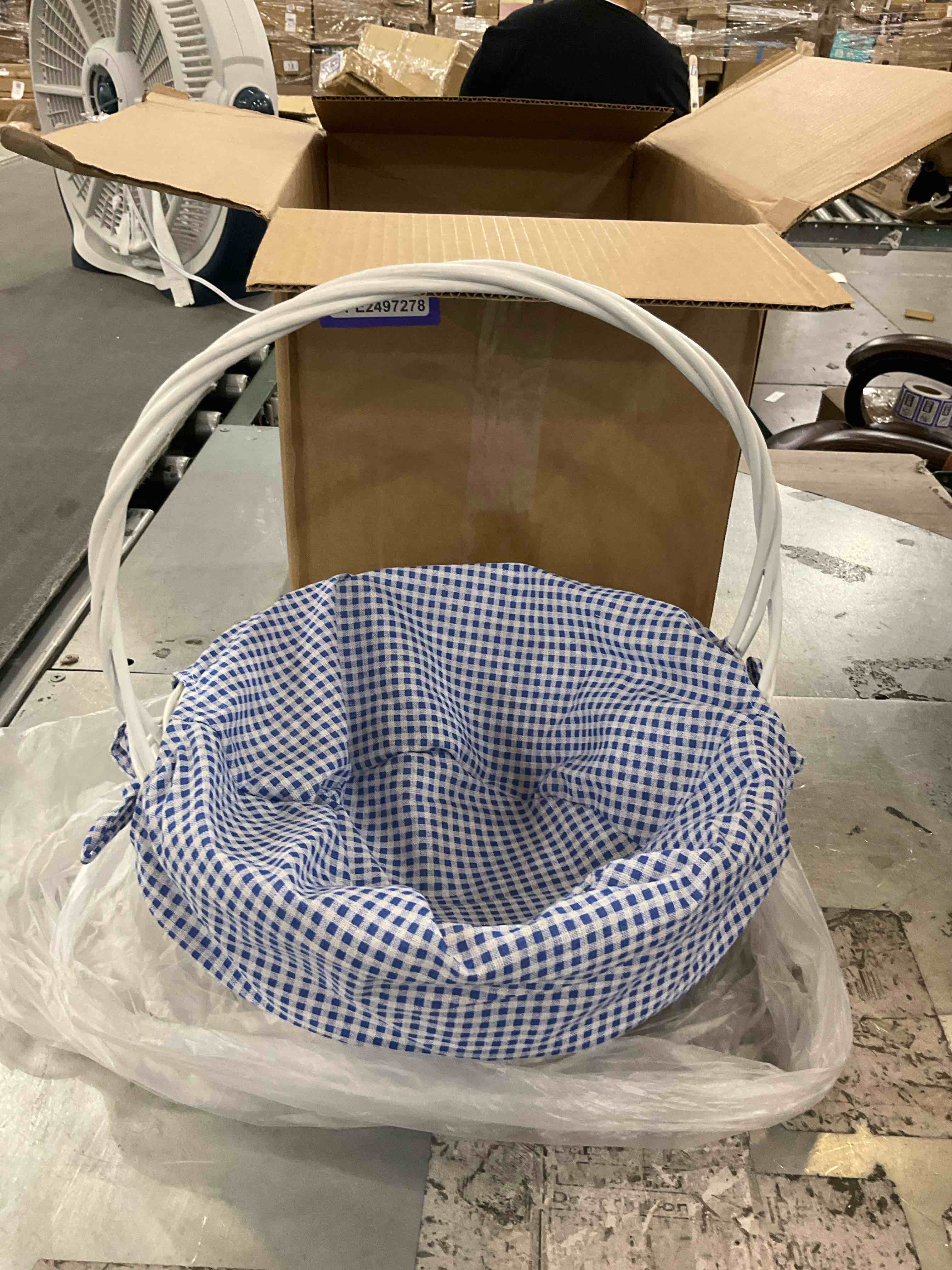 https://s3.amazonaws.com/lotting-images-prod/bidfta/PPE2497278_1746205892870.jpeg