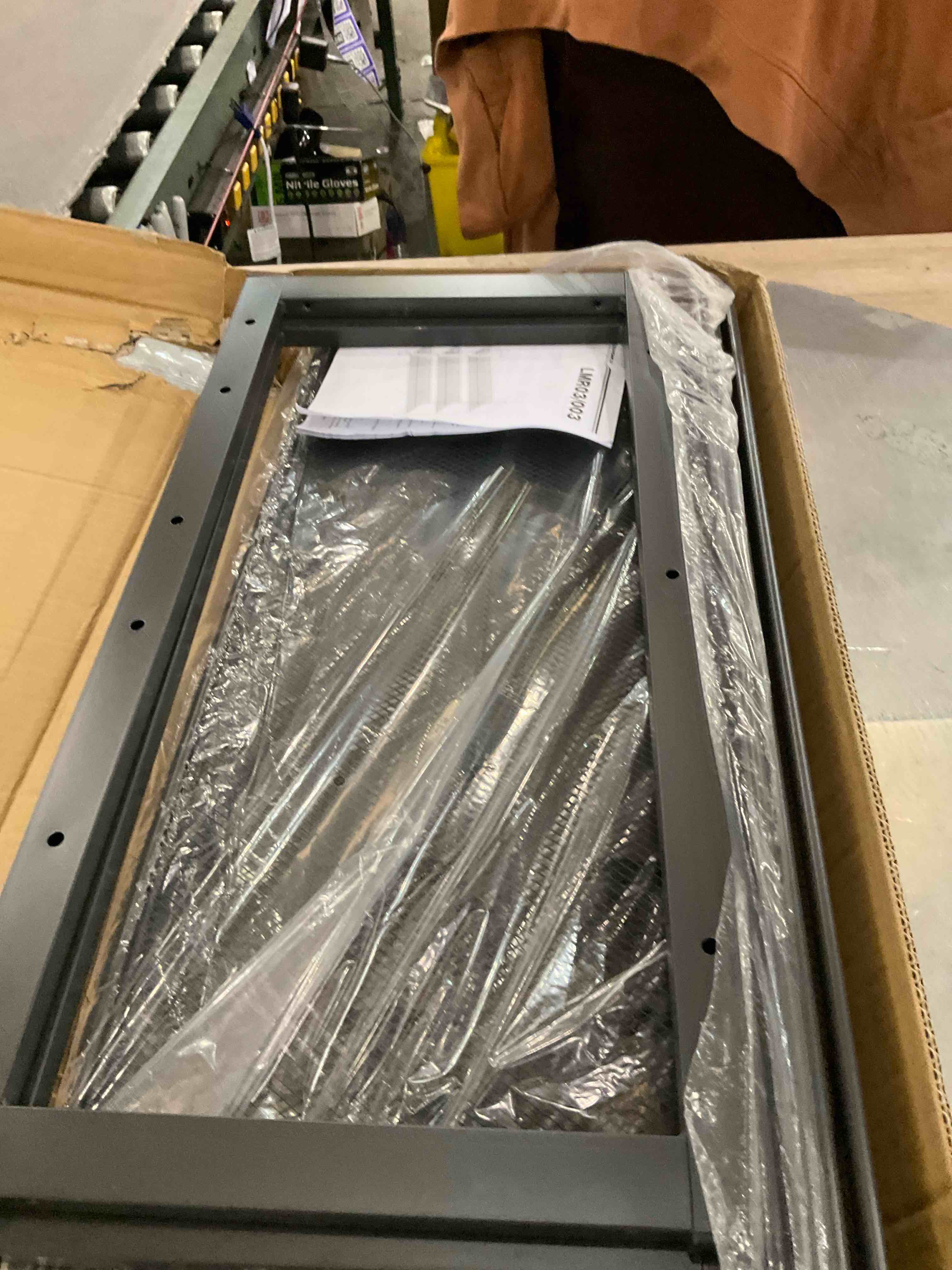 https://s3.amazonaws.com/lotting-images-prod/bidfta/PPE2497302_1746194675491.jpeg