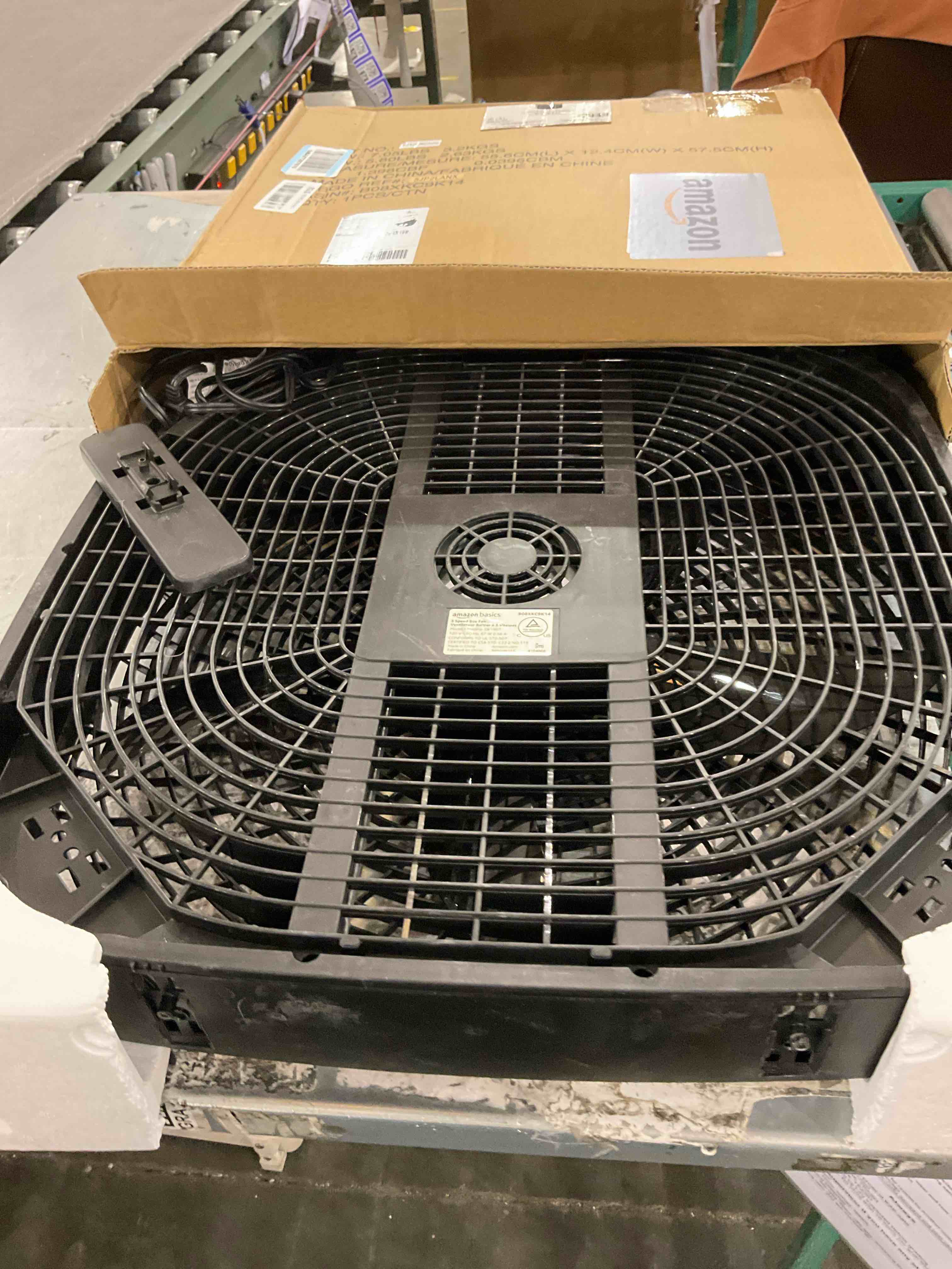 https://s3.amazonaws.com/lotting-images-prod/bidfta/PPE2497314_1746193360953.jpeg