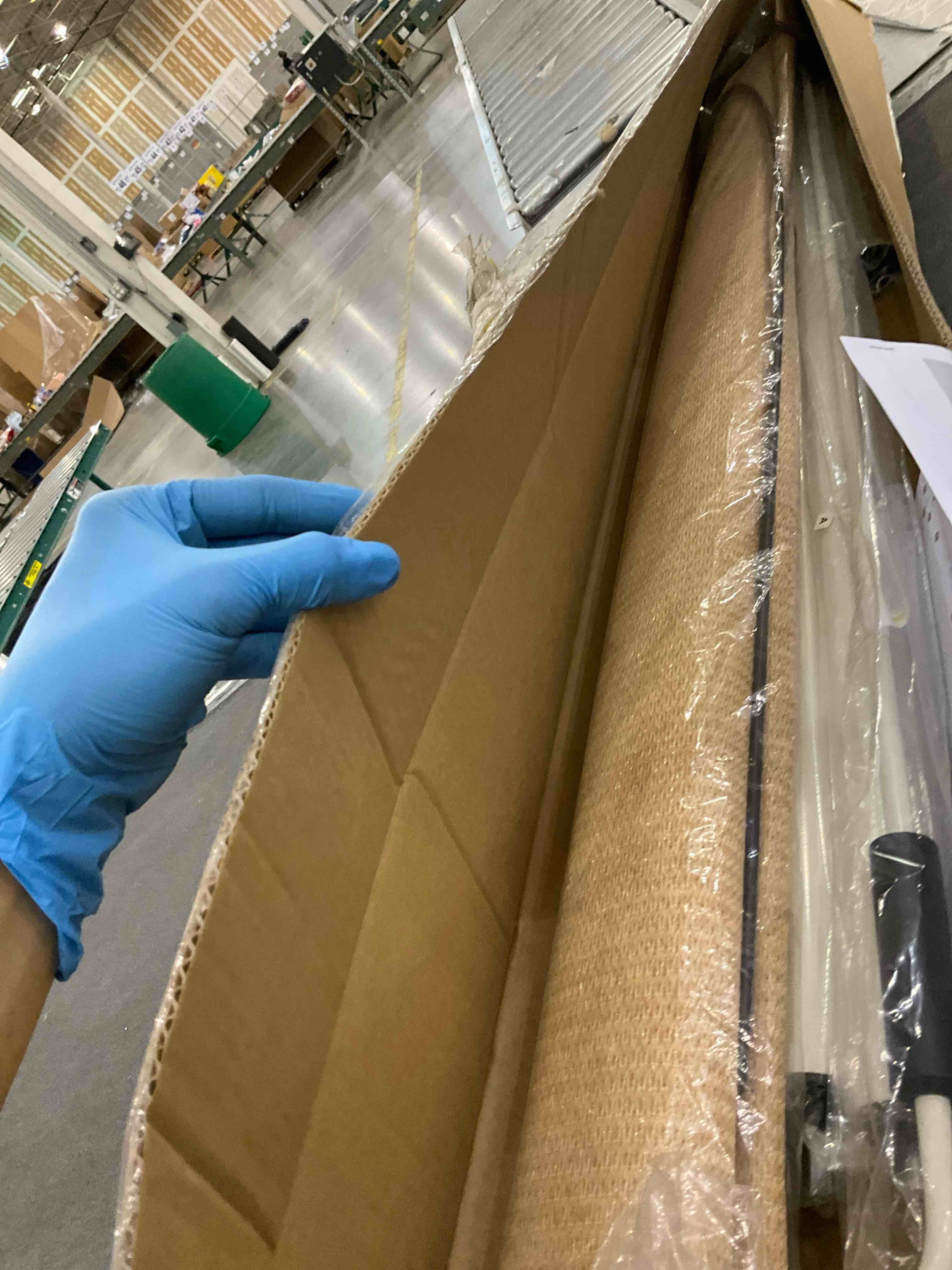 https://s3.amazonaws.com/lotting-images-prod/bidfta/PPE2497518_1746207575402.jpeg