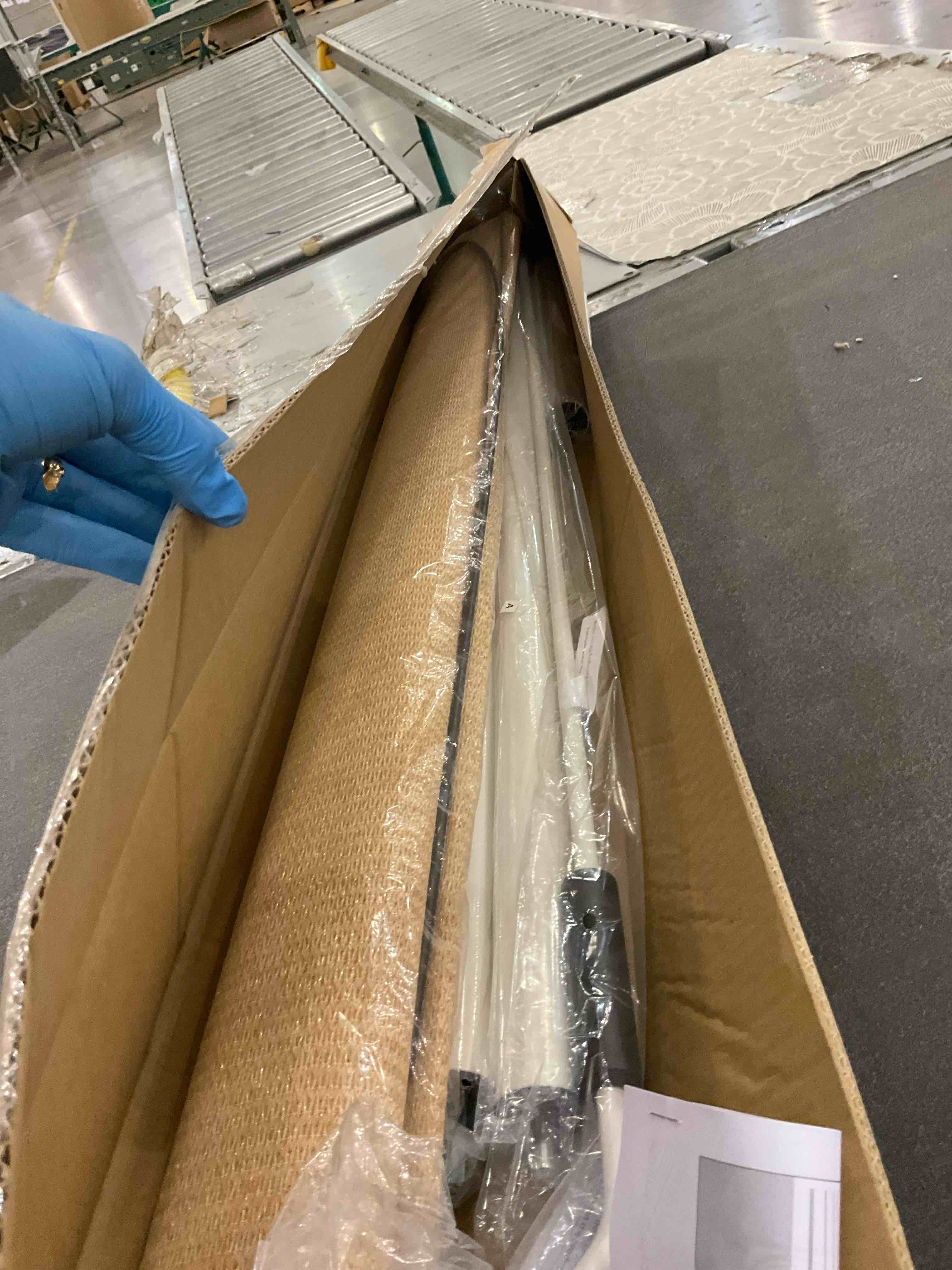 https://s3.amazonaws.com/lotting-images-prod/bidfta/PPE2497518_1746207582511.jpeg