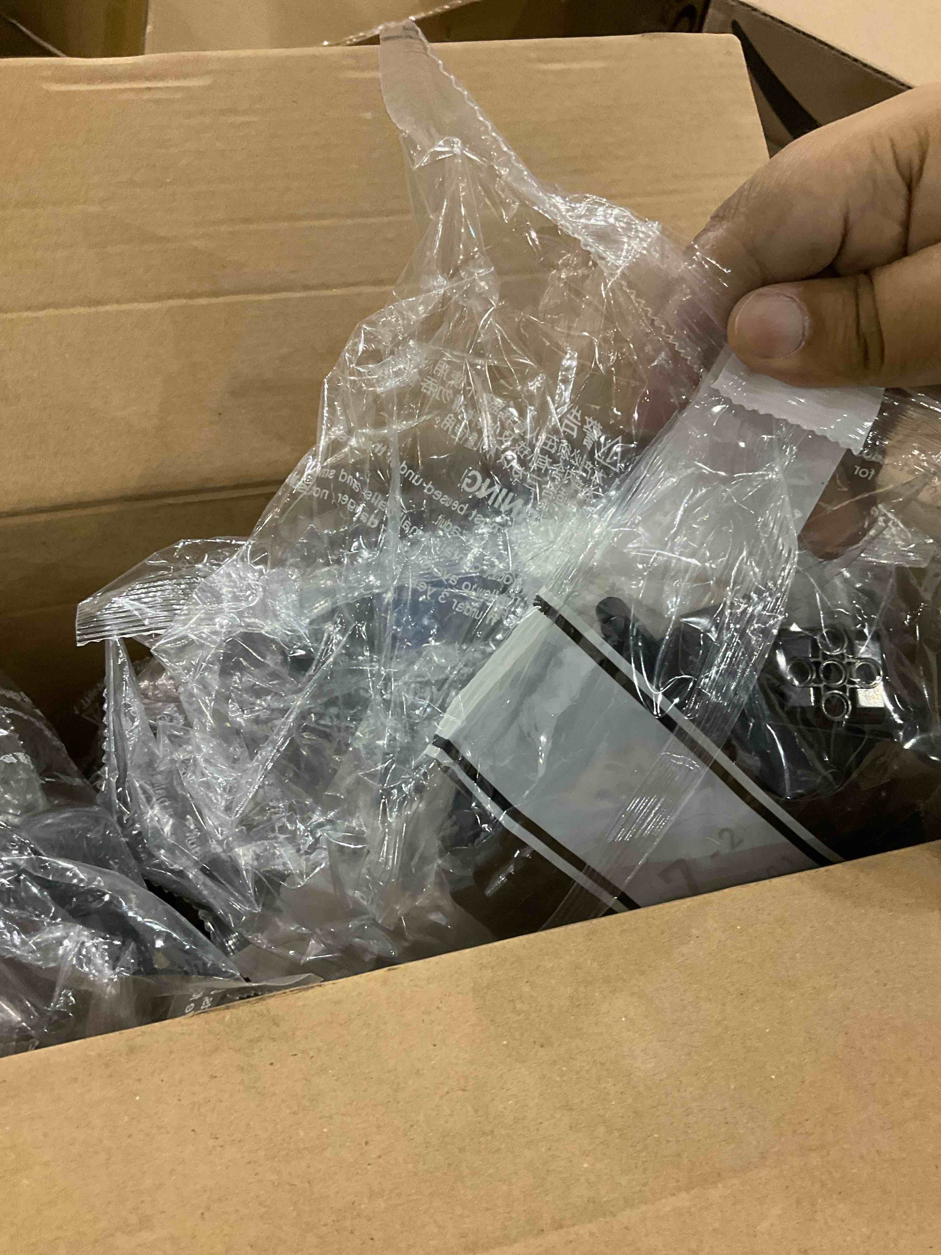 https://s3.amazonaws.com/lotting-images-prod/bidfta/PPE2497584_1746448237256.jpeg