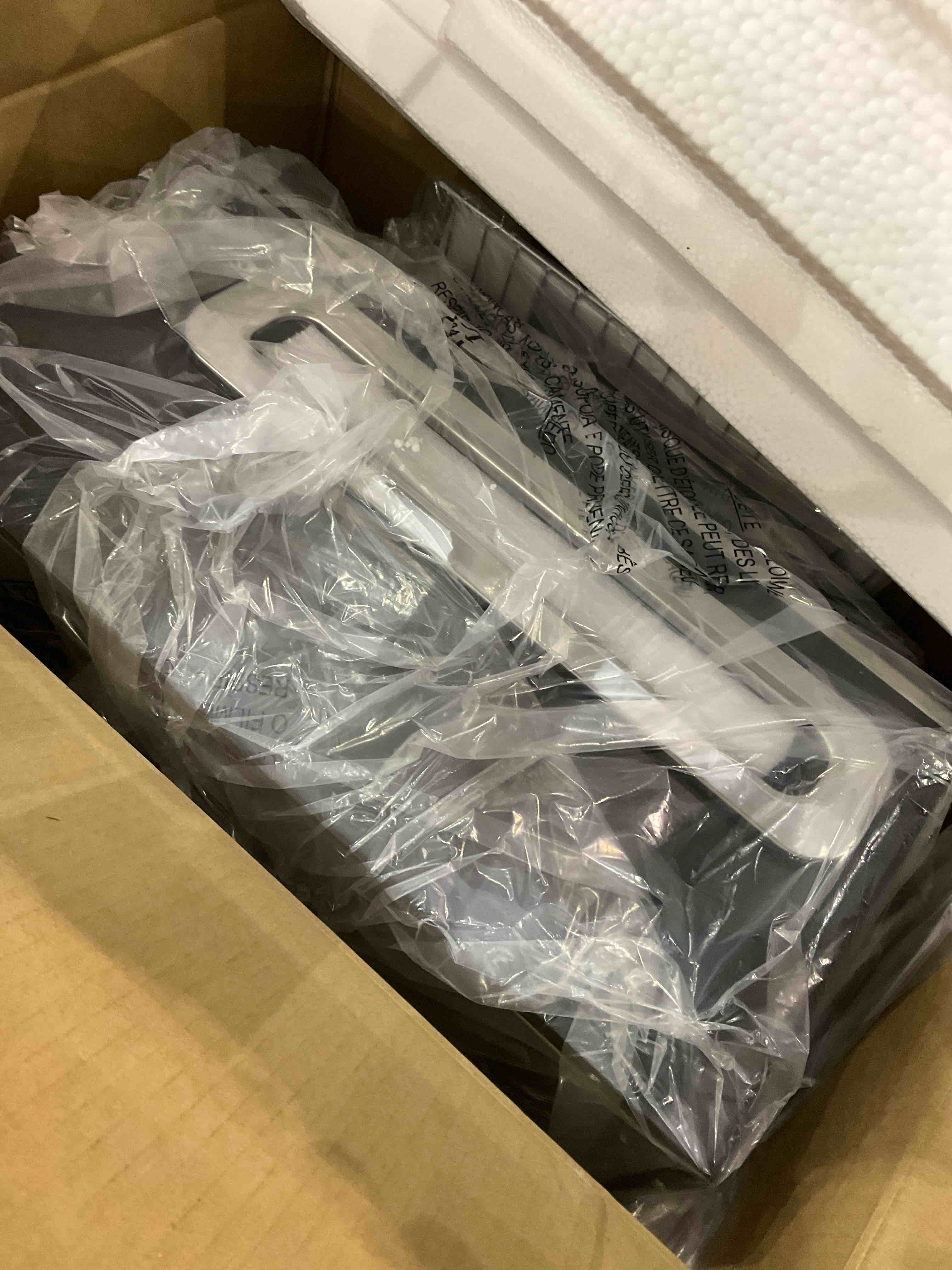 https://s3.amazonaws.com/lotting-images-prod/bidfta/PPE2497602_1746444756968.jpeg