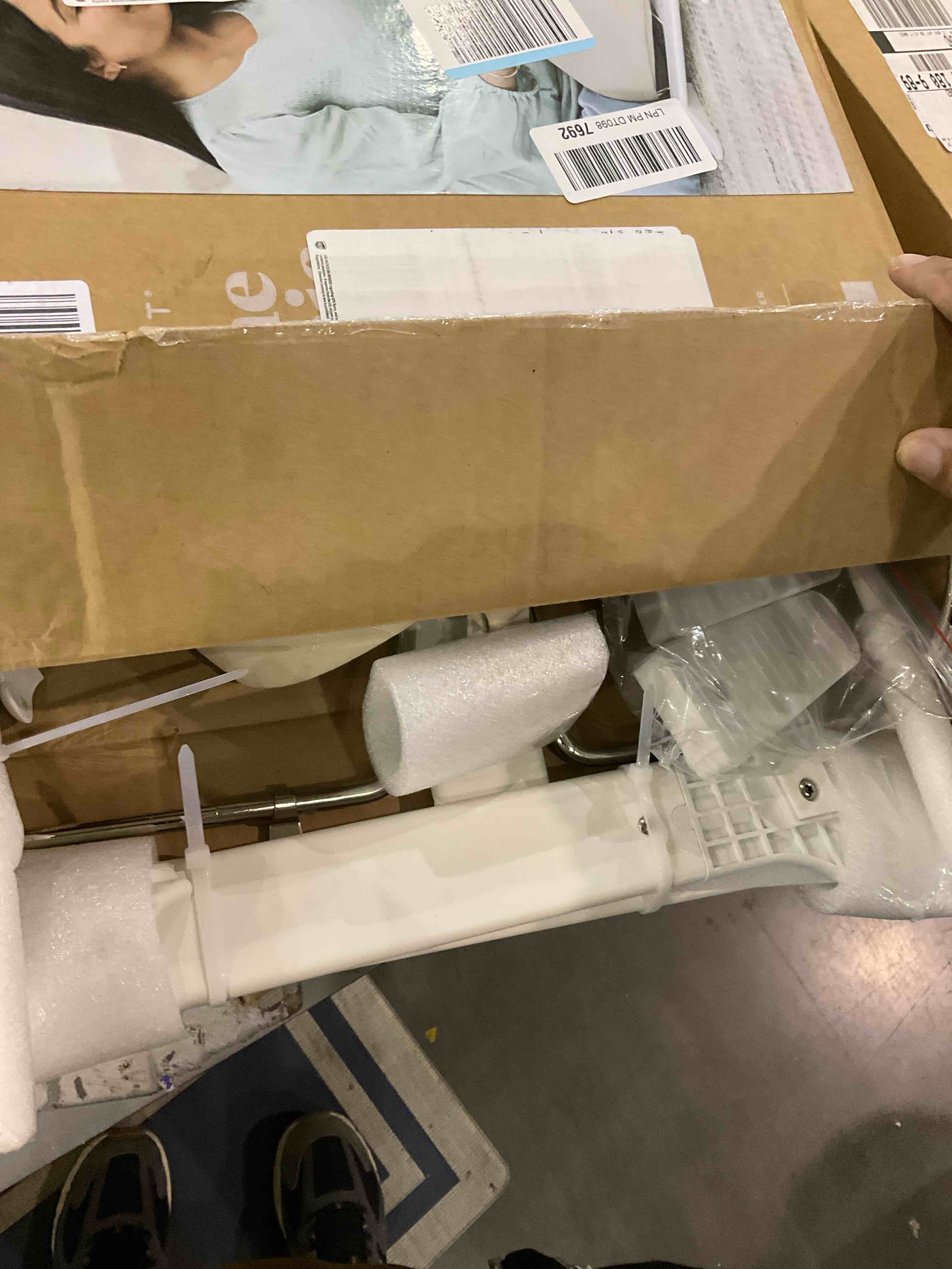 https://s3.amazonaws.com/lotting-images-prod/bidfta/PPE2497607_1746444000098.jpeg