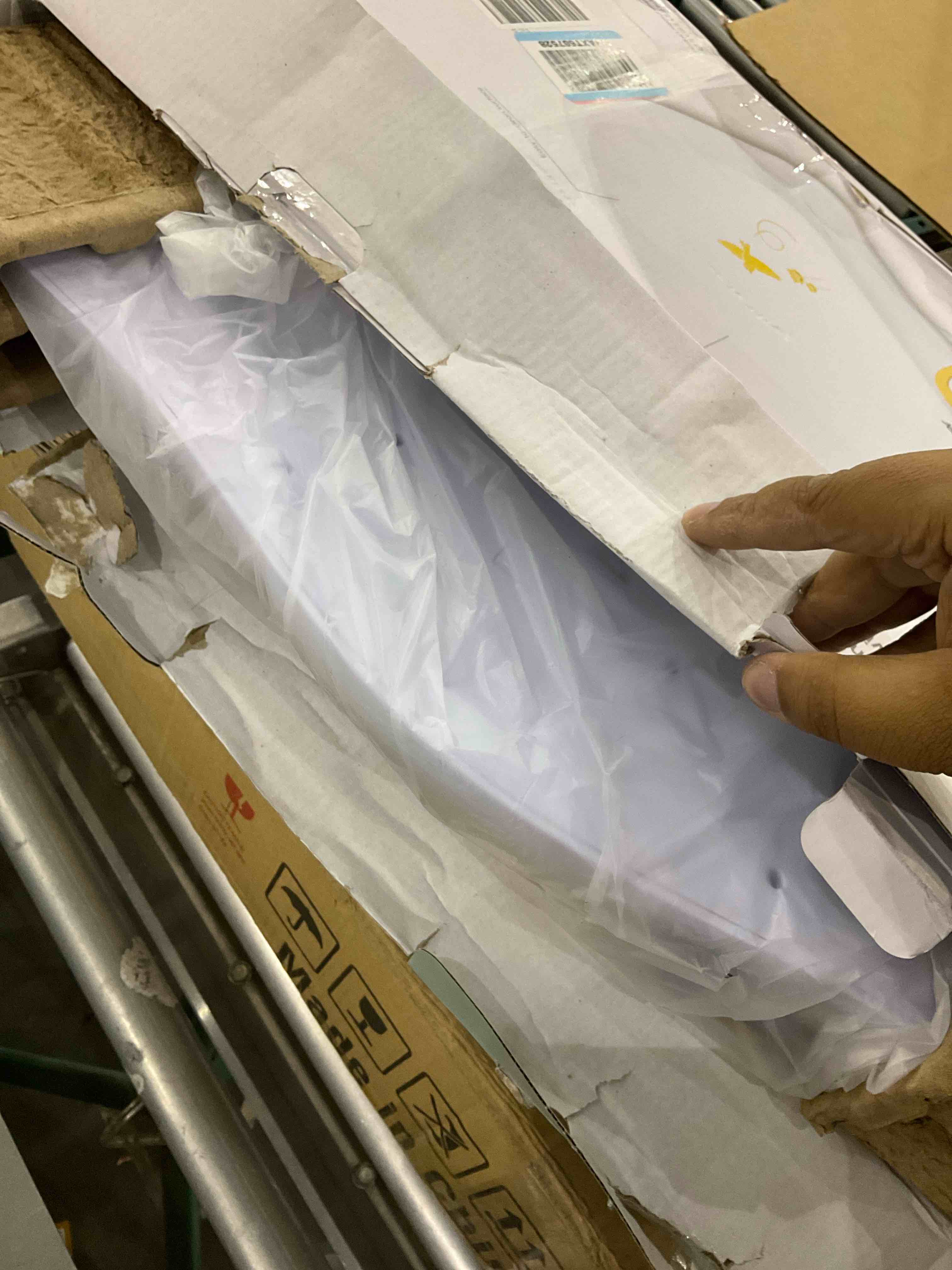 https://s3.amazonaws.com/lotting-images-prod/bidfta/PPE2497705_1746451351556.jpeg