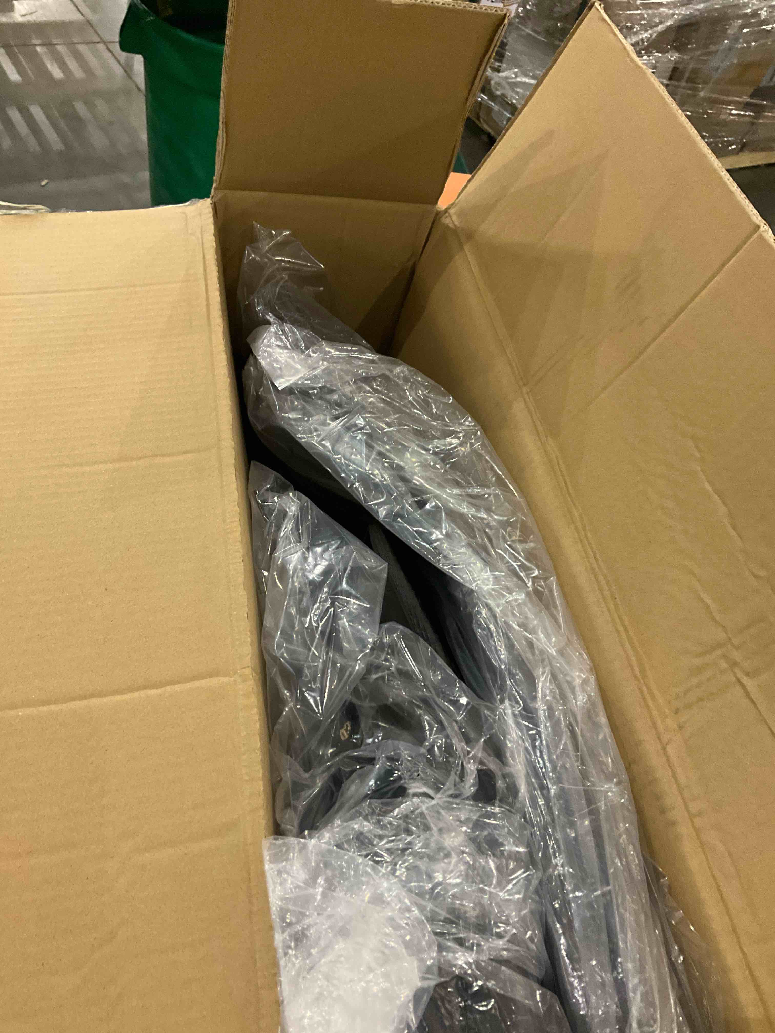 https://s3.amazonaws.com/lotting-images-prod/bidfta/PPE2497715_1746452587044.jpeg