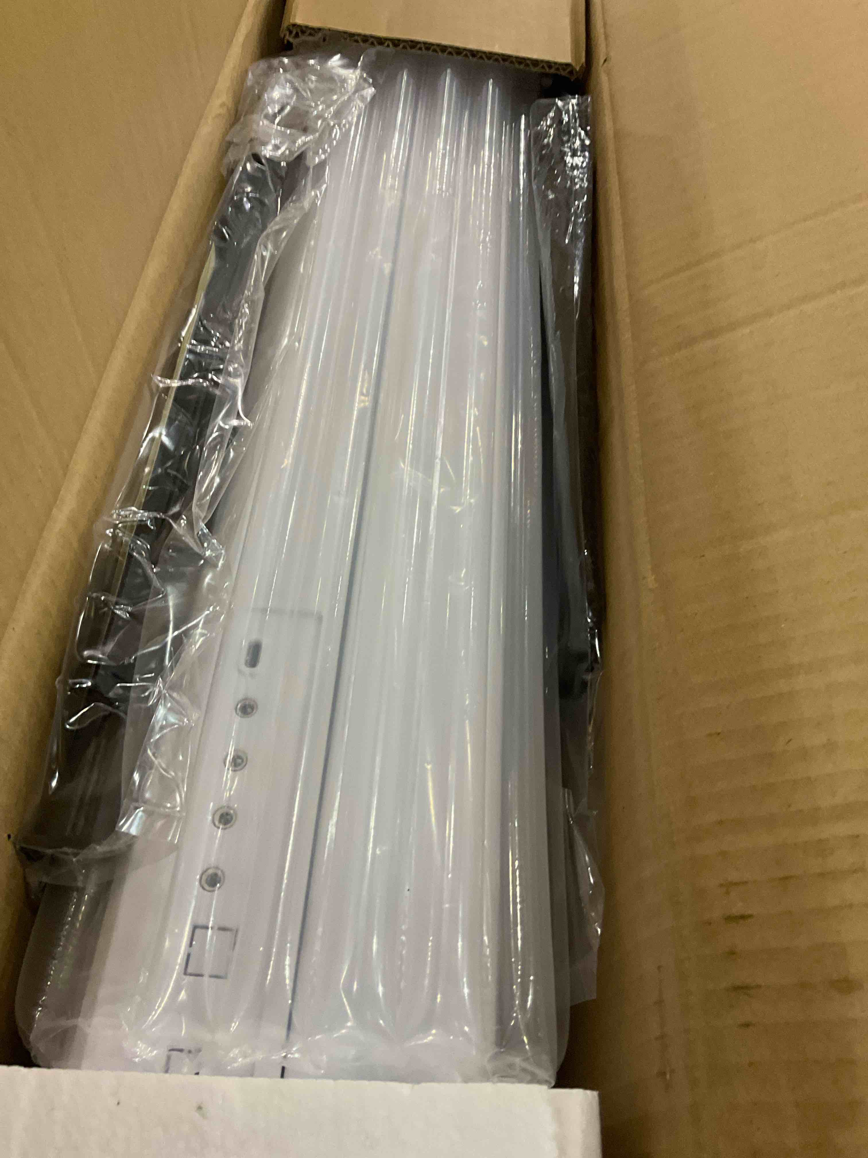 https://s3.amazonaws.com/lotting-images-prod/bidfta/PPE2497892_1746455707732.jpeg