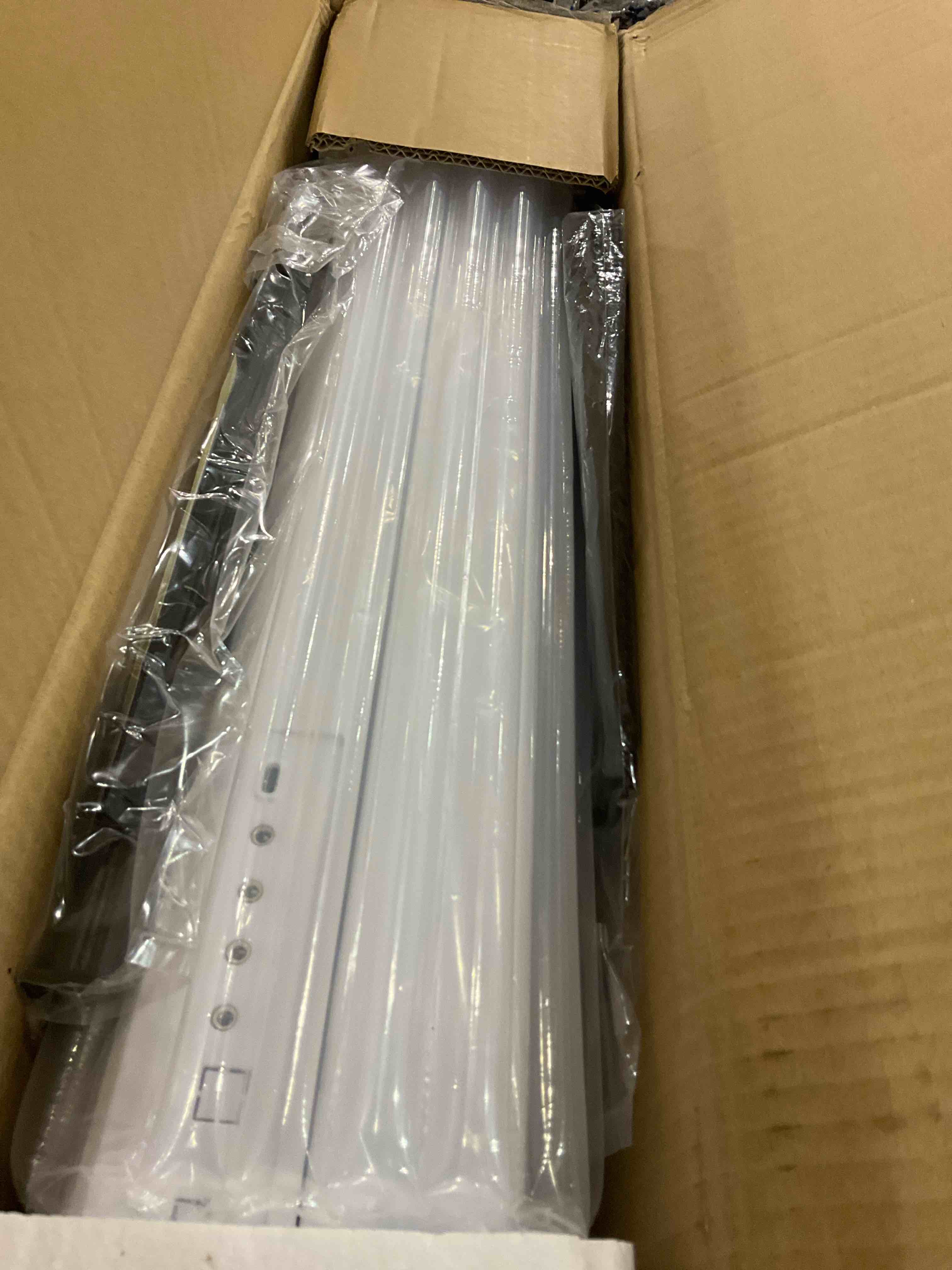 https://s3.amazonaws.com/lotting-images-prod/bidfta/PPE2497892_1746455709571.jpeg