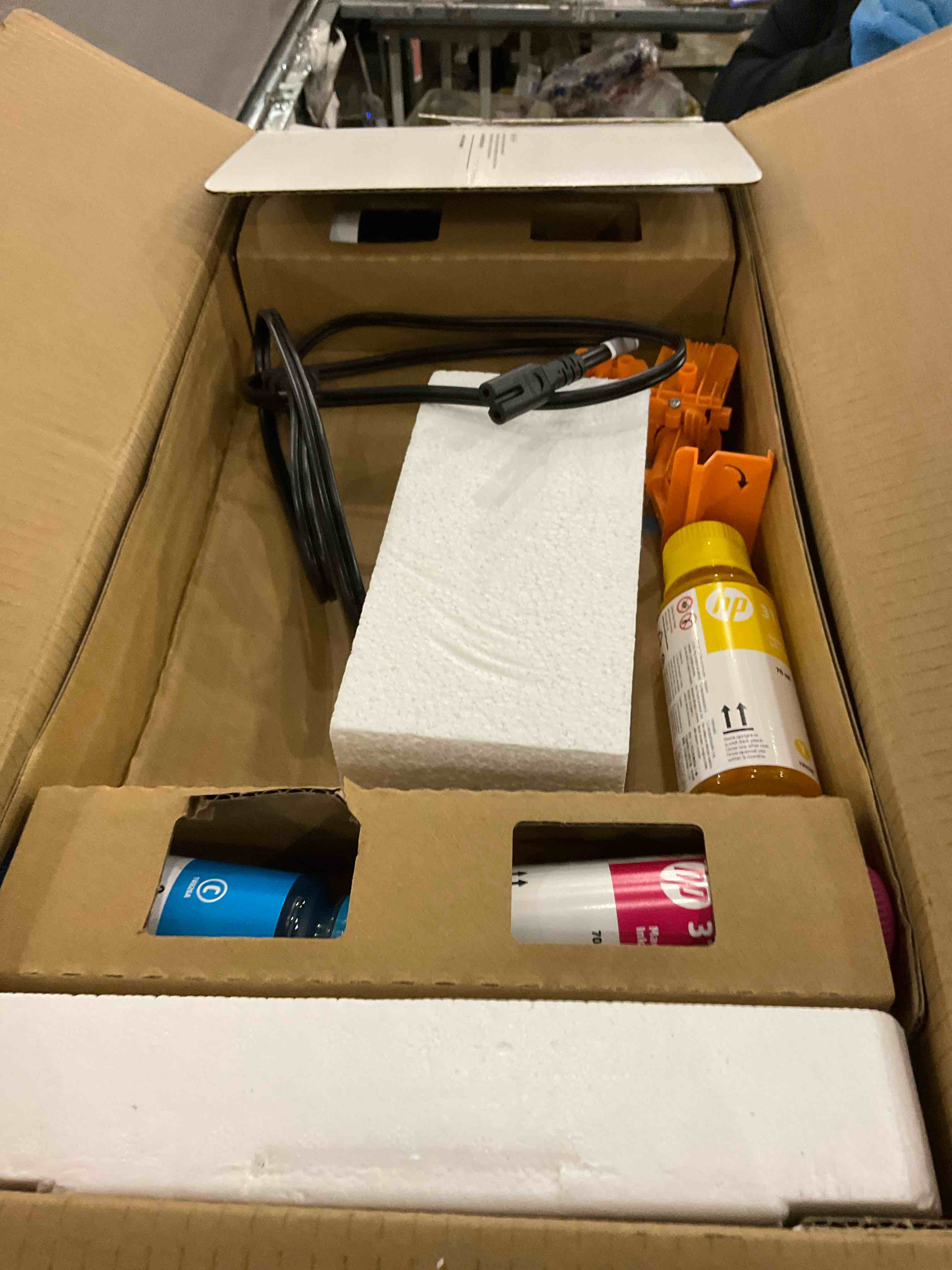 https://s3.amazonaws.com/lotting-images-prod/bidfta/PPE2497902_1746456246338.jpeg