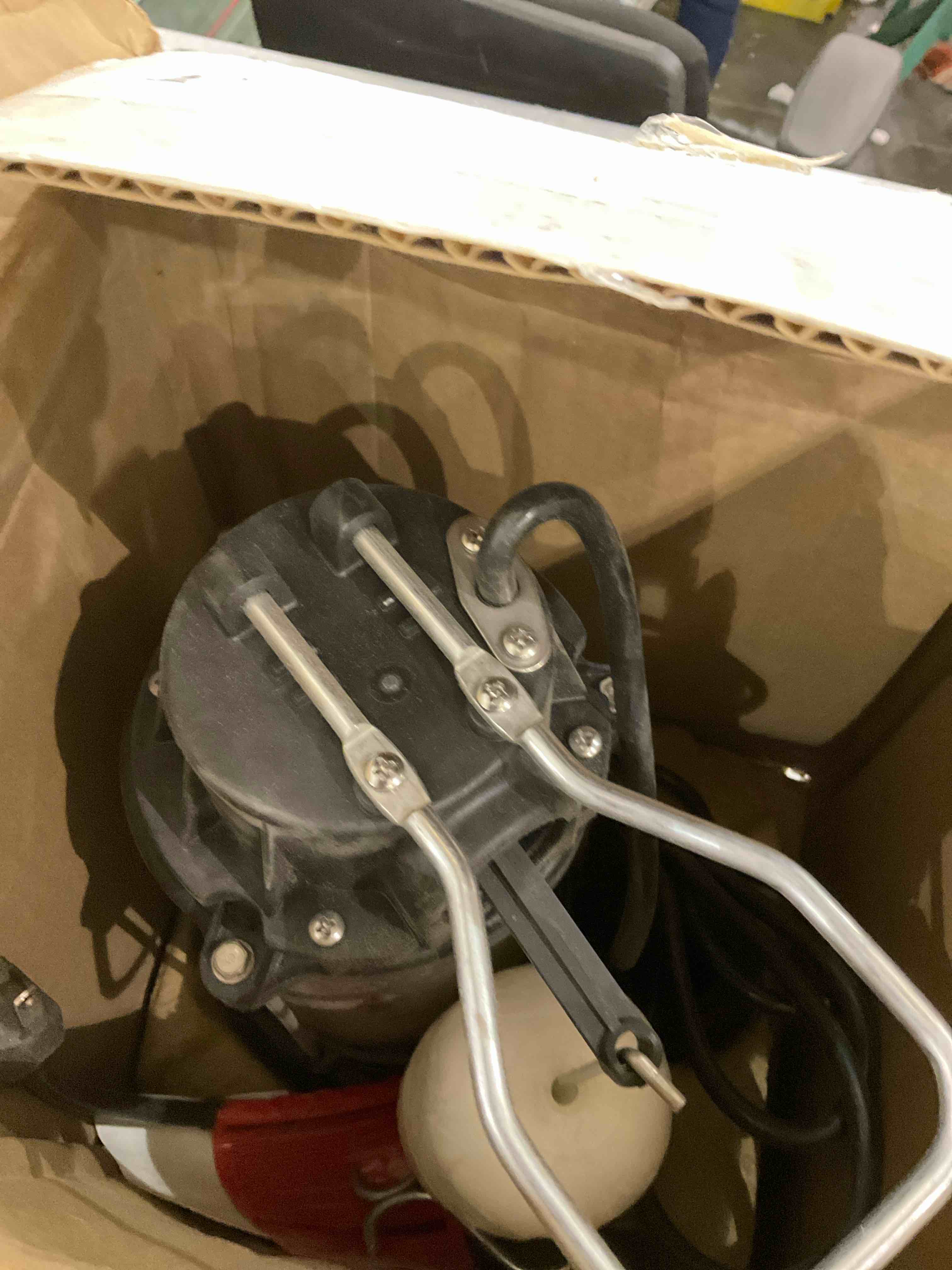 https://s3.amazonaws.com/lotting-images-prod/bidfta/PPE2497906_1746456042003.jpeg