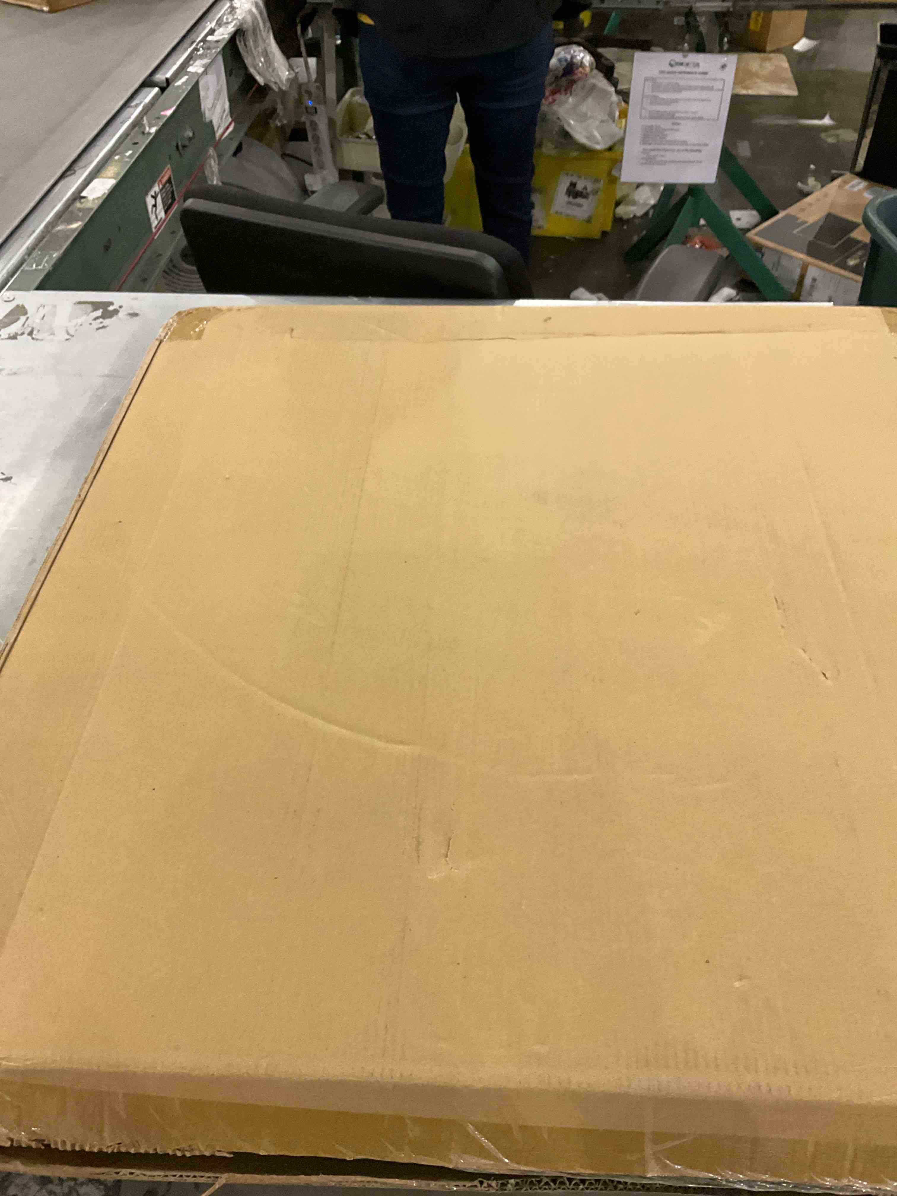 https://s3.amazonaws.com/lotting-images-prod/bidfta/PPE2498144_1746463960141.jpeg