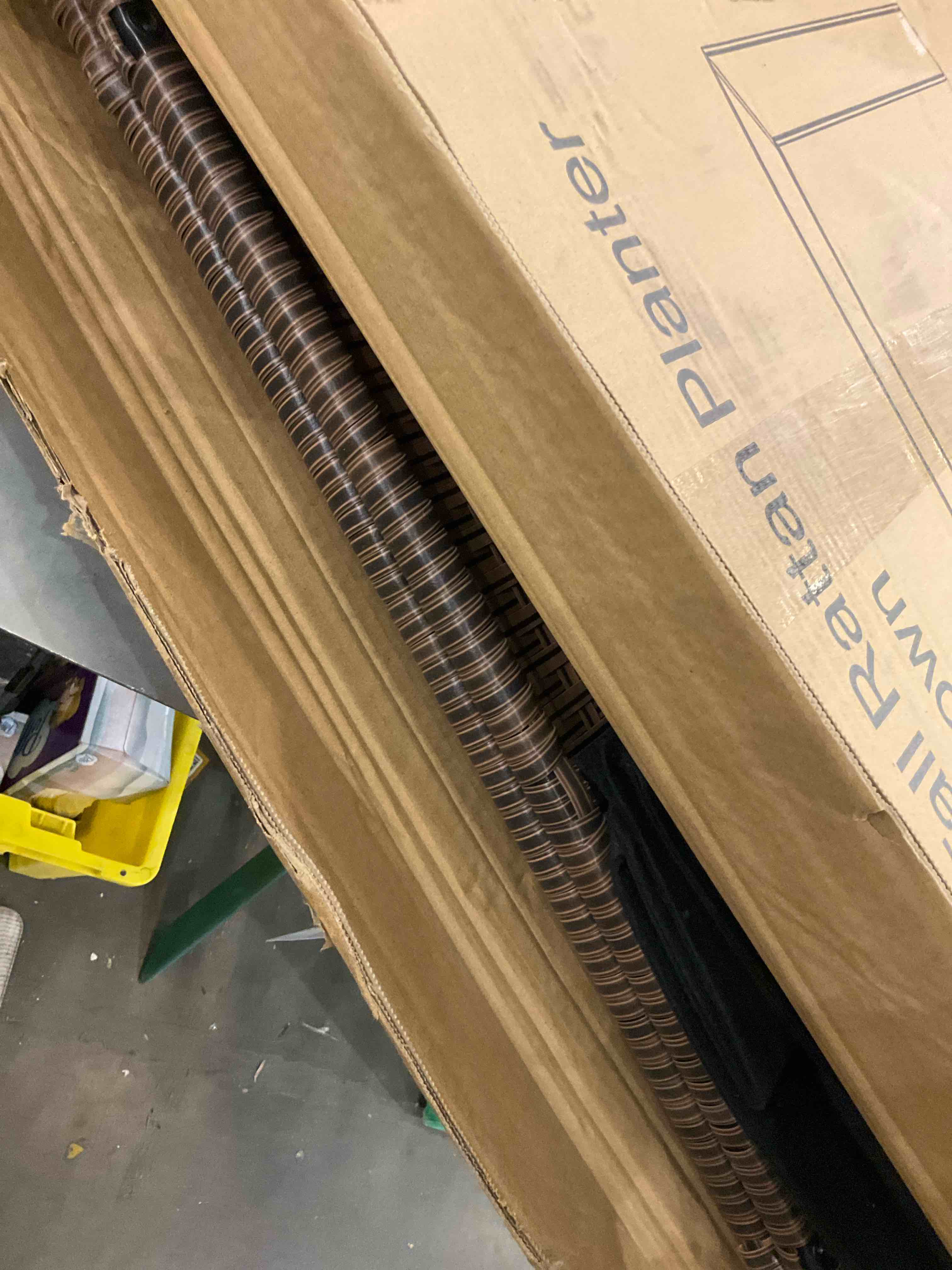 https://s3.amazonaws.com/lotting-images-prod/bidfta/PPE2498176_1746466225325.jpeg