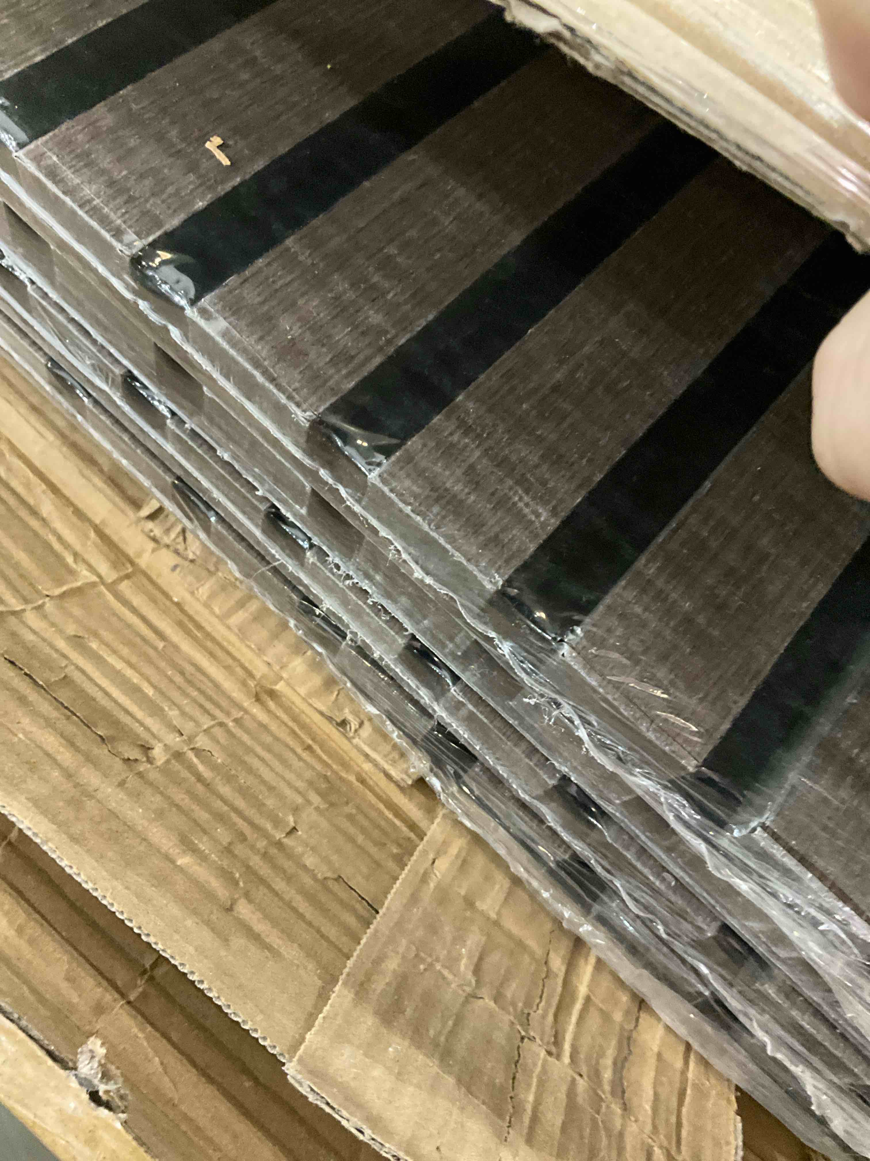 https://s3.amazonaws.com/lotting-images-prod/bidfta/PPE2498263_1746466903951.jpeg