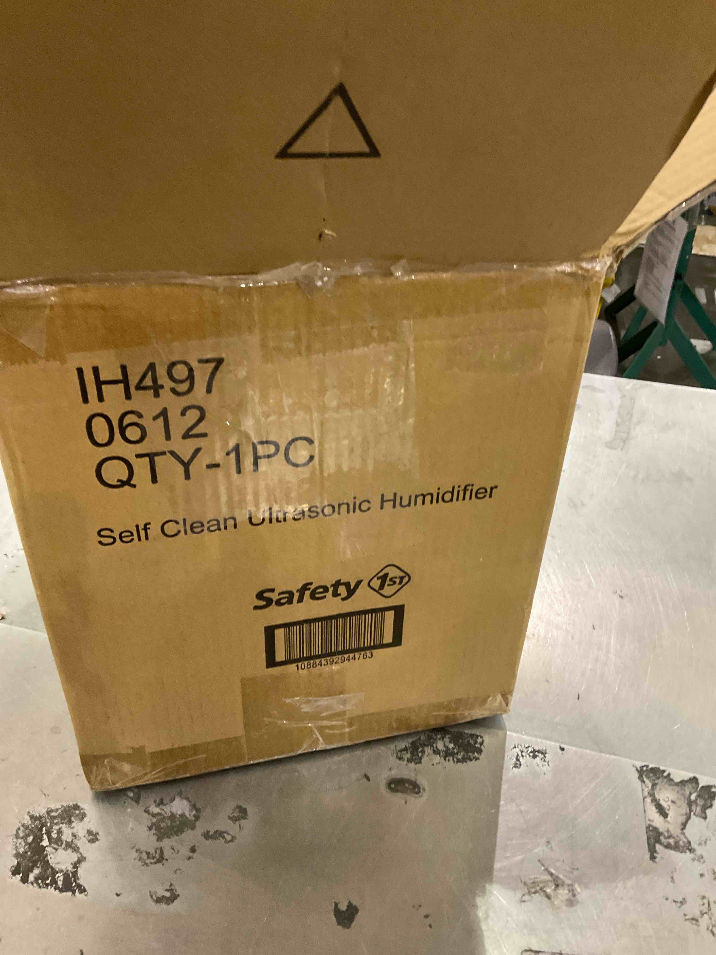 https://s3.amazonaws.com/lotting-images-prod/bidfta/PPE2498270_1746467064817.jpeg