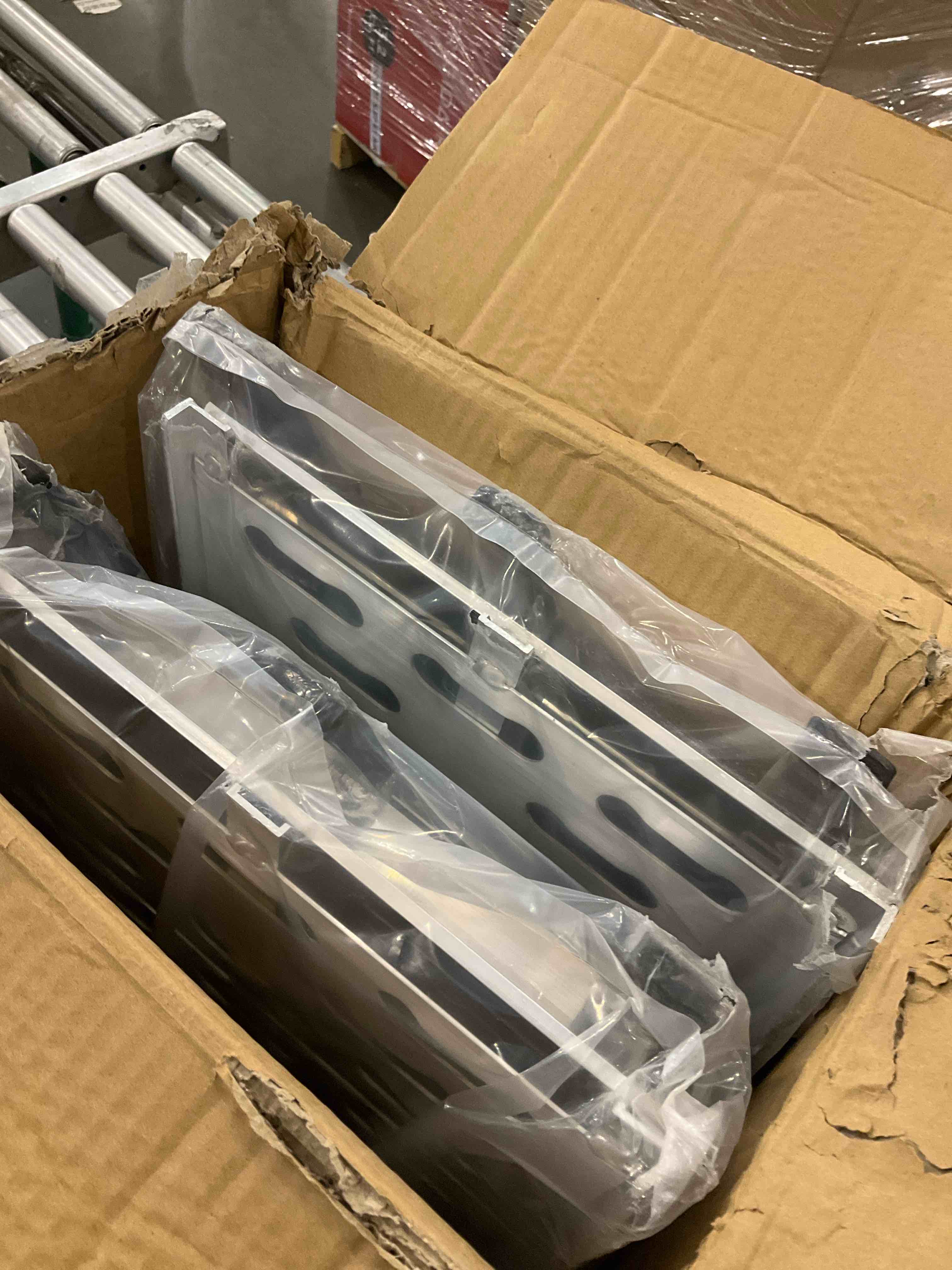 https://s3.amazonaws.com/lotting-images-prod/bidfta/PPE2498322_1746469217104.jpeg