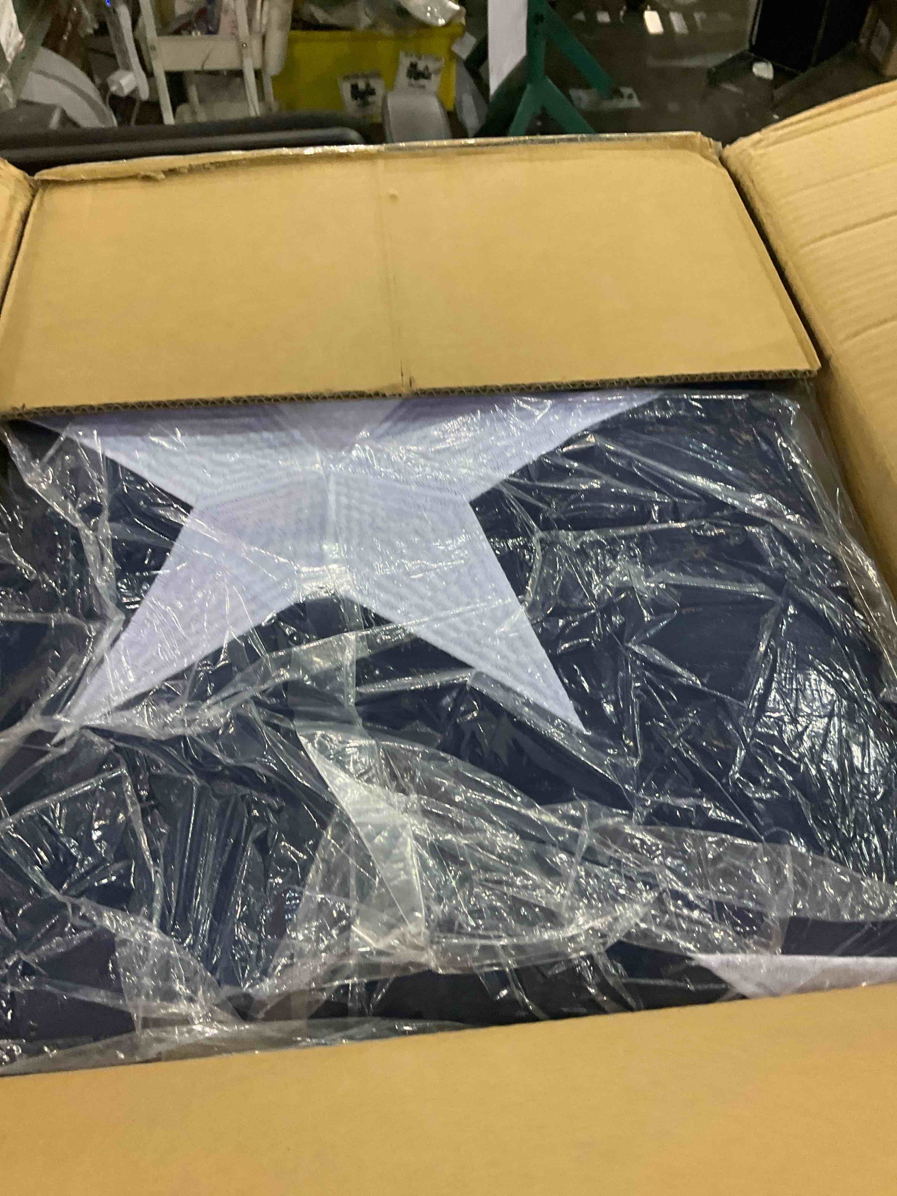 https://s3.amazonaws.com/lotting-images-prod/bidfta/PPE2498459_1746471701808.jpeg
