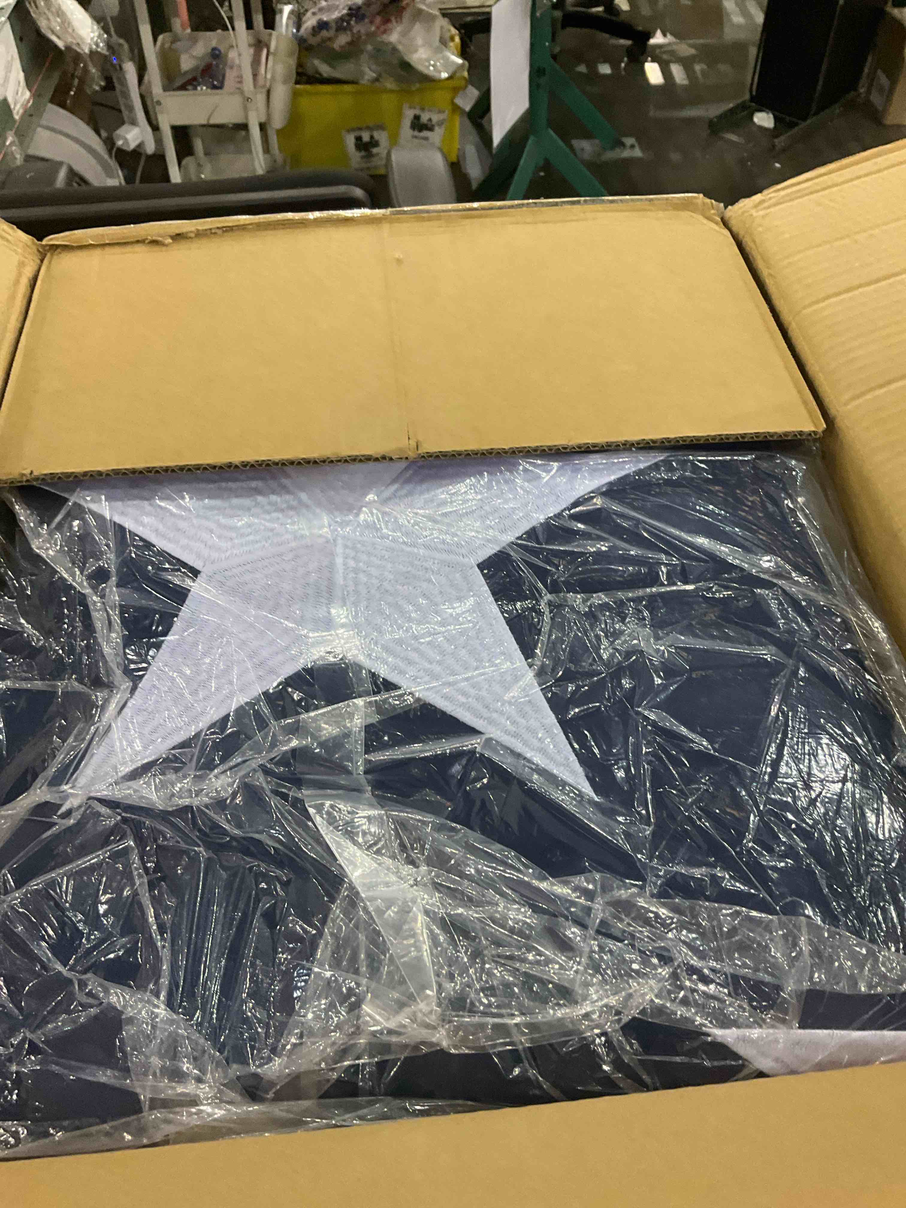 https://s3.amazonaws.com/lotting-images-prod/bidfta/PPE2498459_1746471702709.jpeg