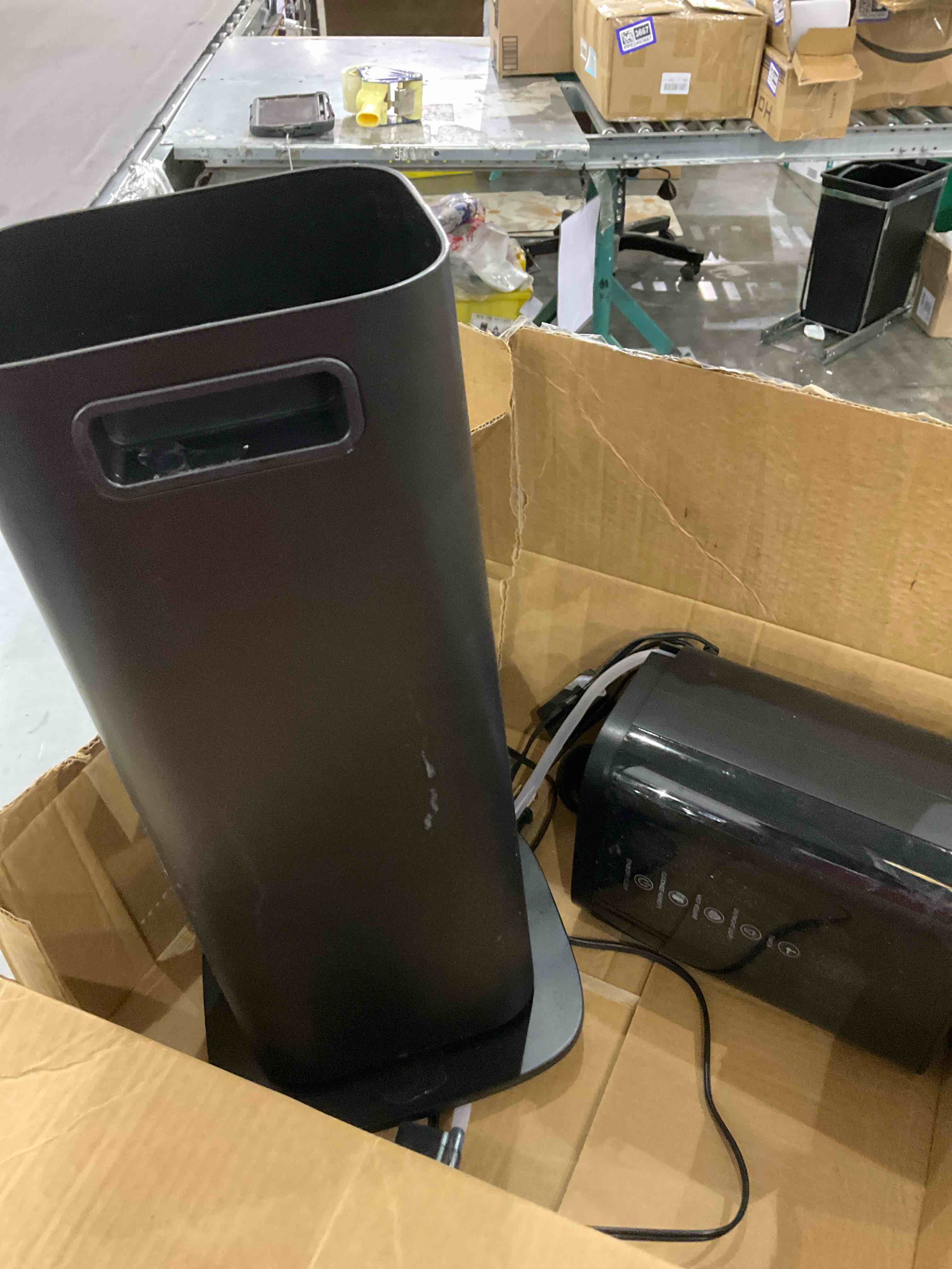 https://s3.amazonaws.com/lotting-images-prod/bidfta/PPE2498469_1746472015413.jpeg