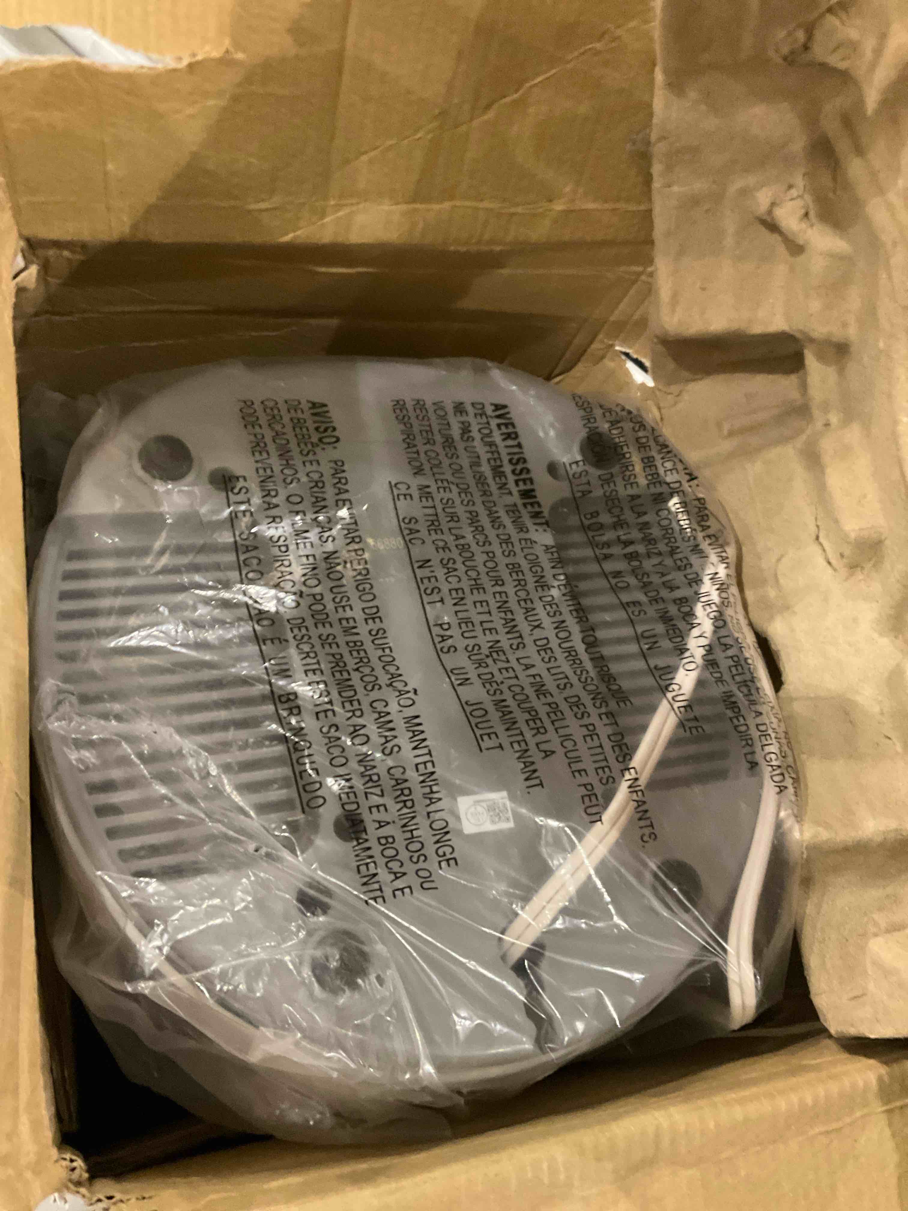https://s3.amazonaws.com/lotting-images-prod/bidfta/PPE2498499_1746532211782.jpeg