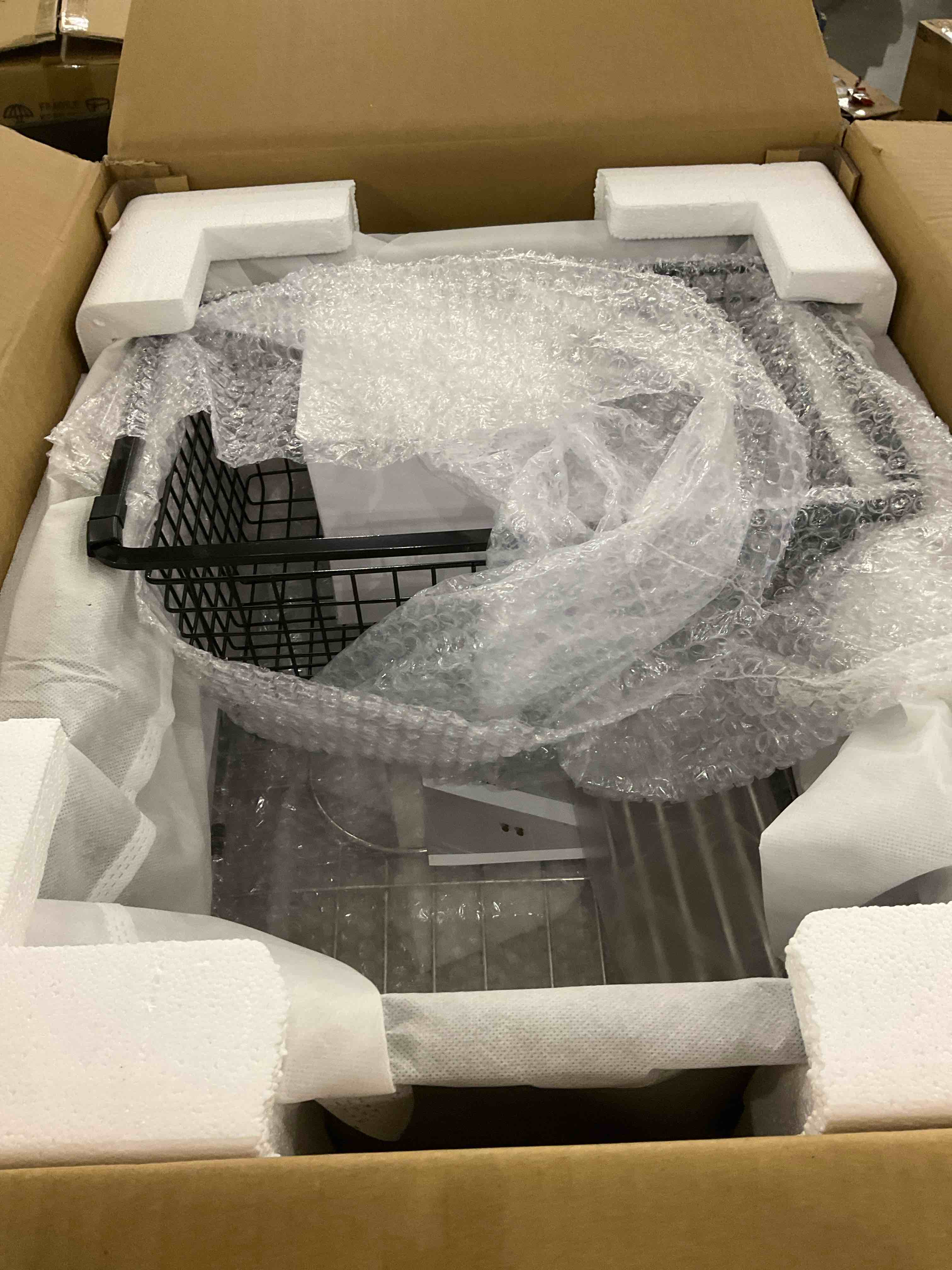 https://s3.amazonaws.com/lotting-images-prod/bidfta/PPE2498570_1746531780819.jpeg