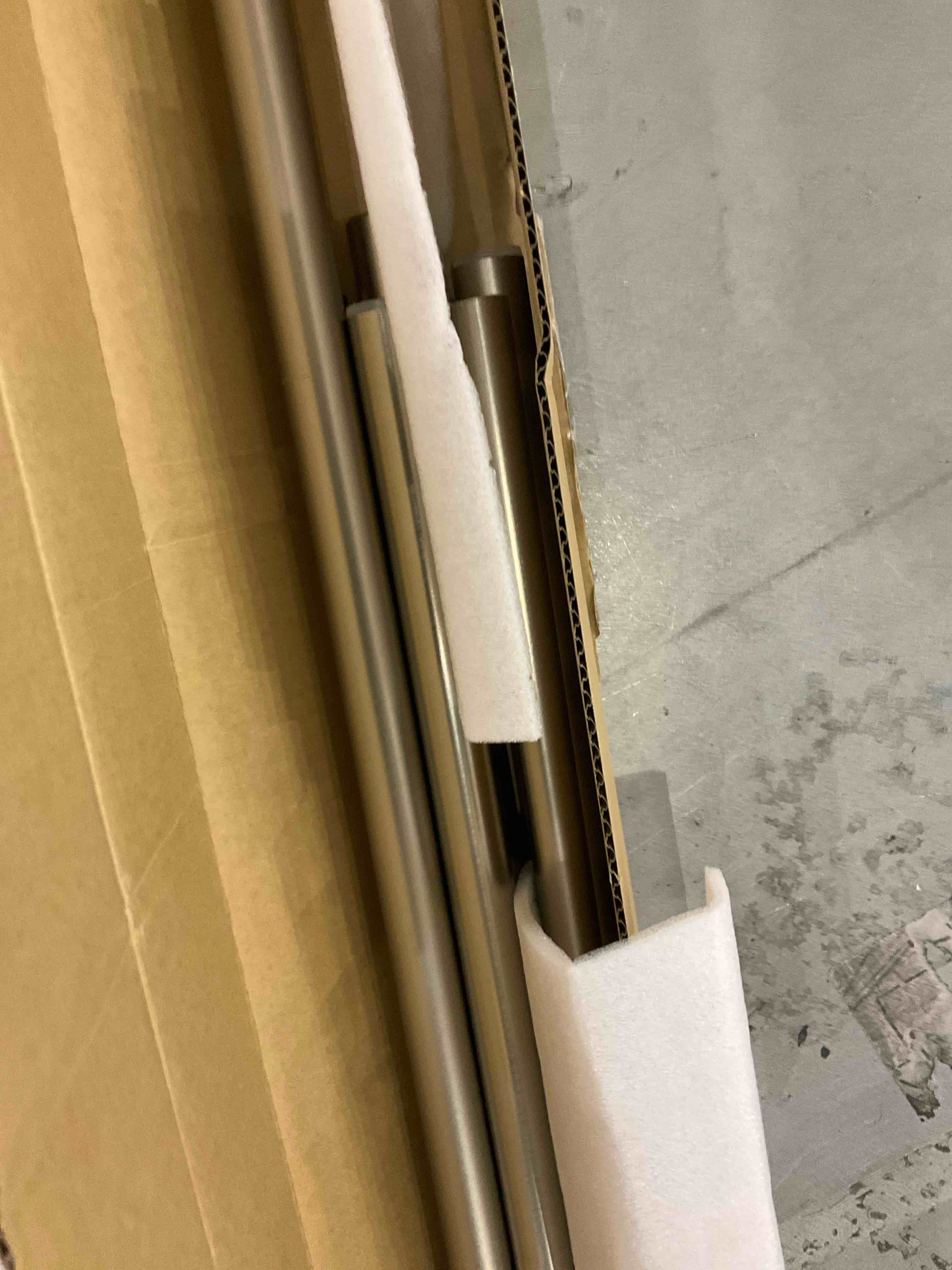 https://s3.amazonaws.com/lotting-images-prod/bidfta/PPE2498652_1746531985951.jpeg