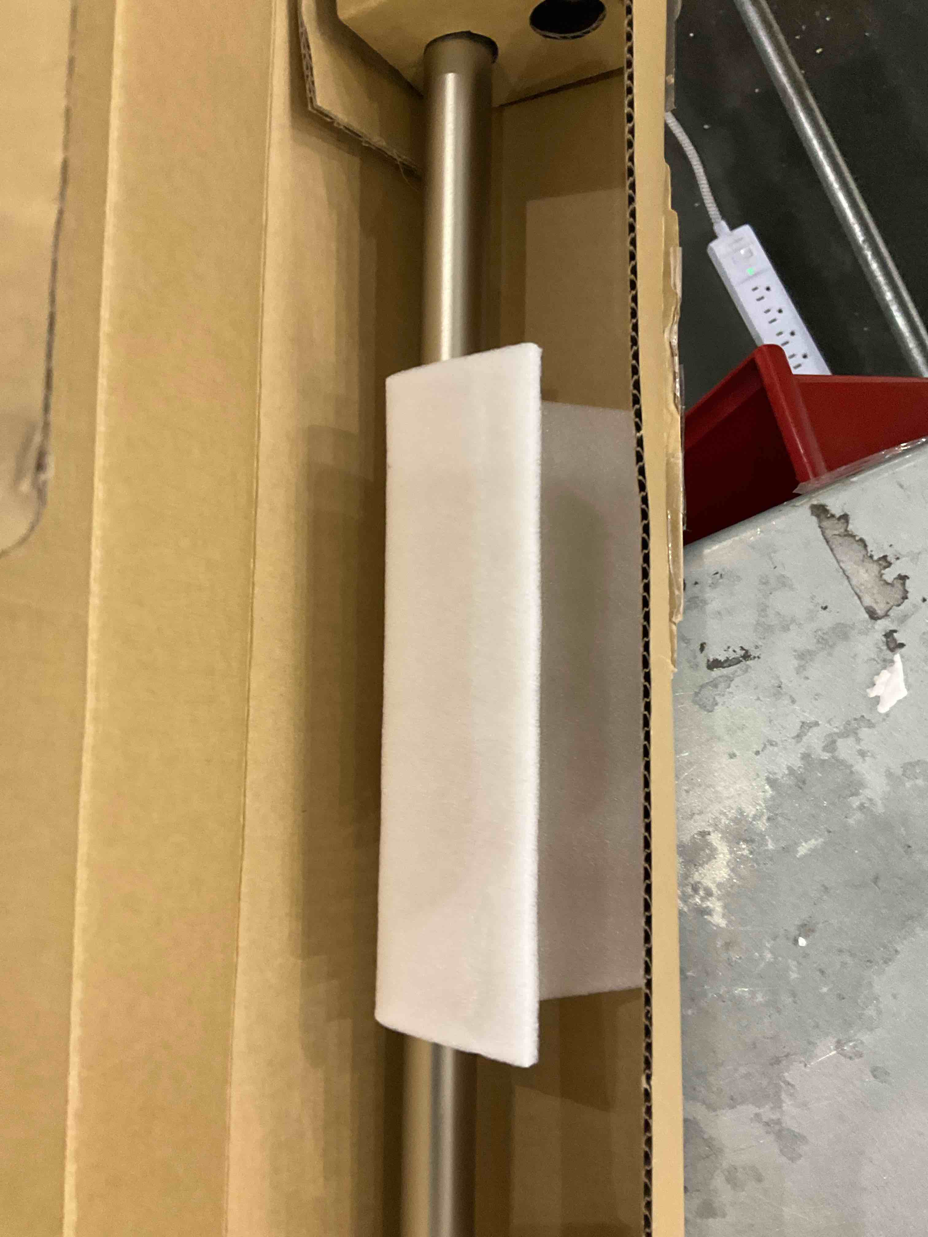 https://s3.amazonaws.com/lotting-images-prod/bidfta/PPE2498652_1746531988363.jpeg