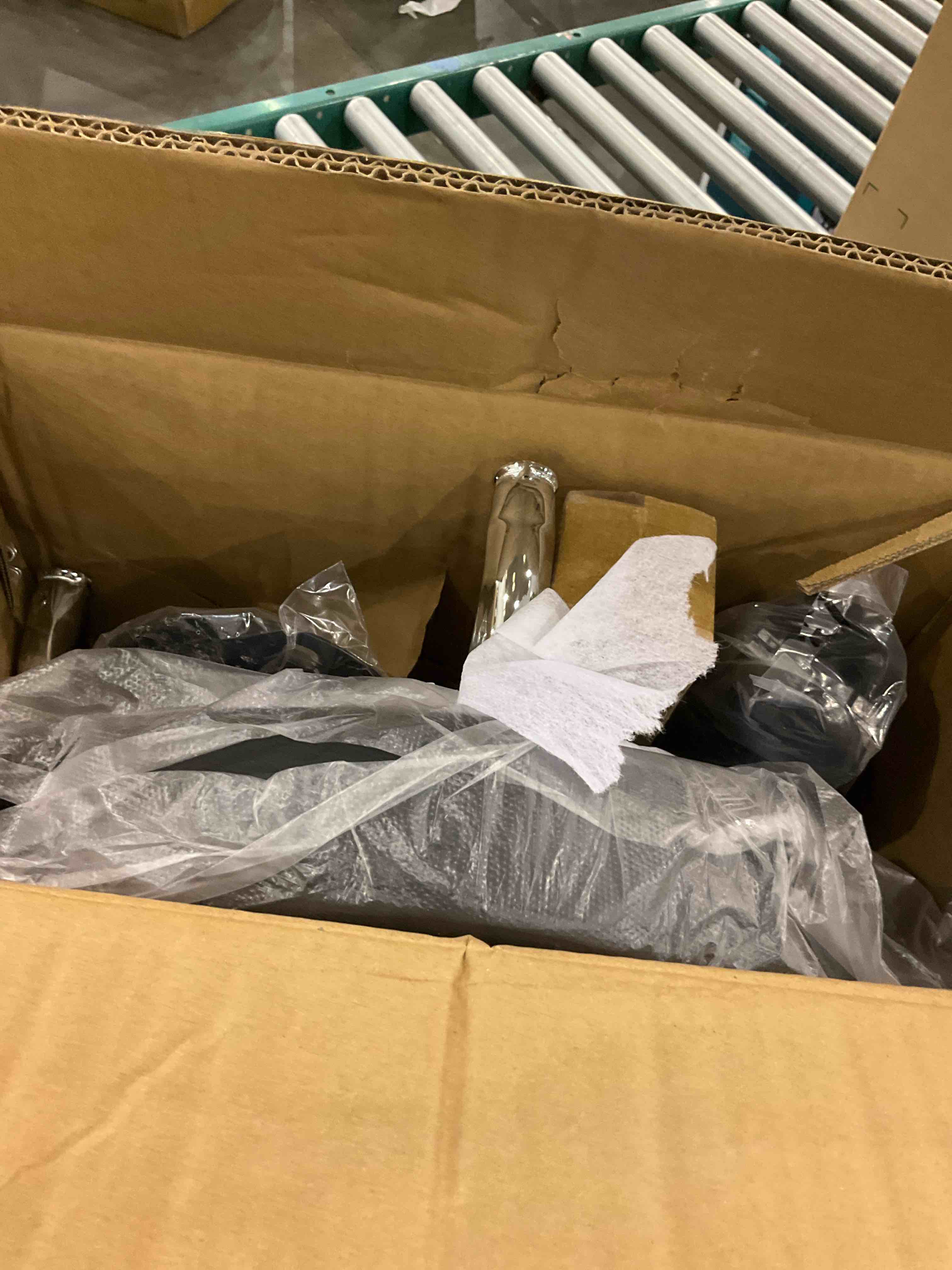 https://s3.amazonaws.com/lotting-images-prod/bidfta/PPE2498661_1746532284911.jpeg