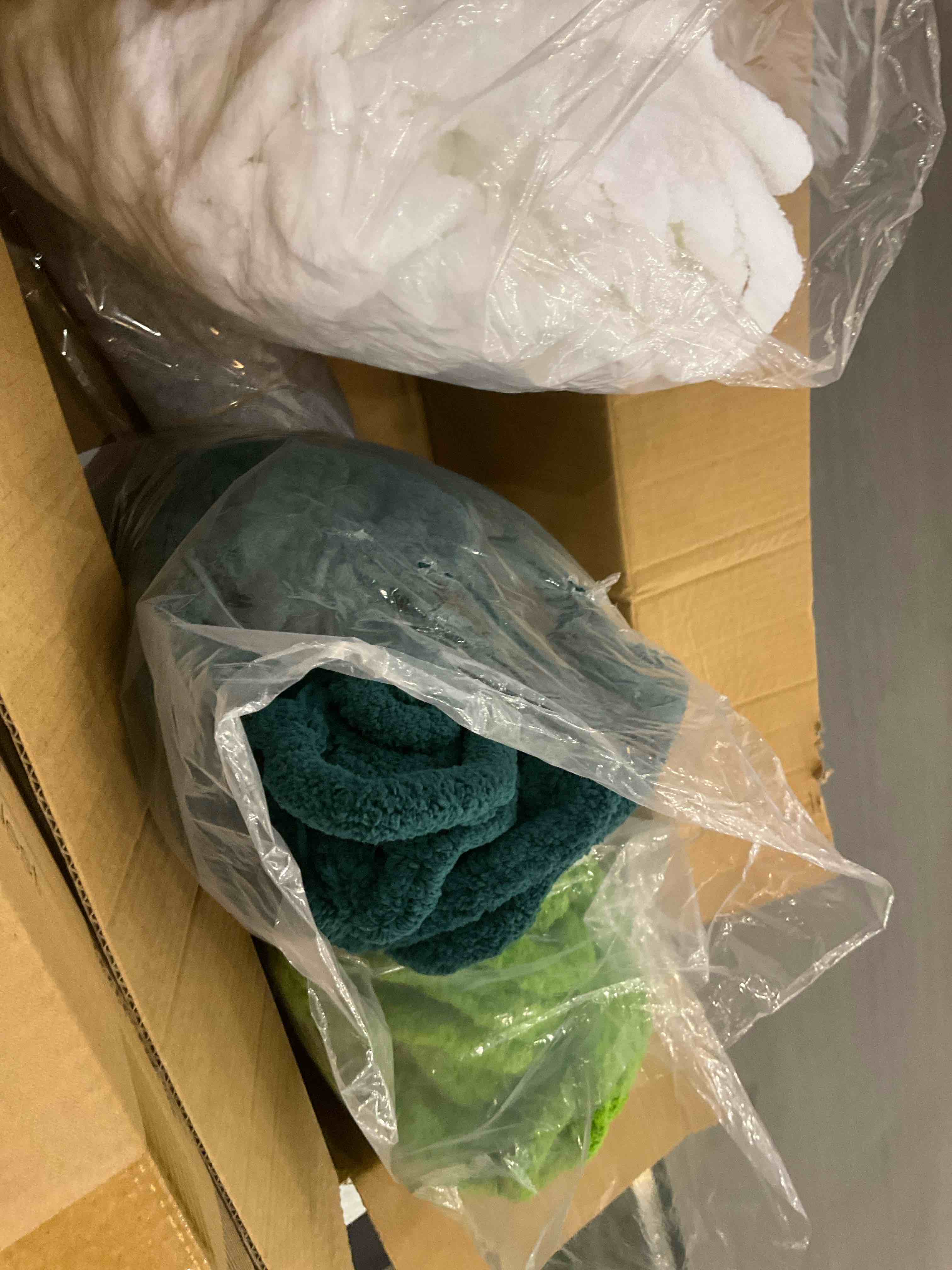https://s3.amazonaws.com/lotting-images-prod/bidfta/PPE2498913_1746539754143.jpeg