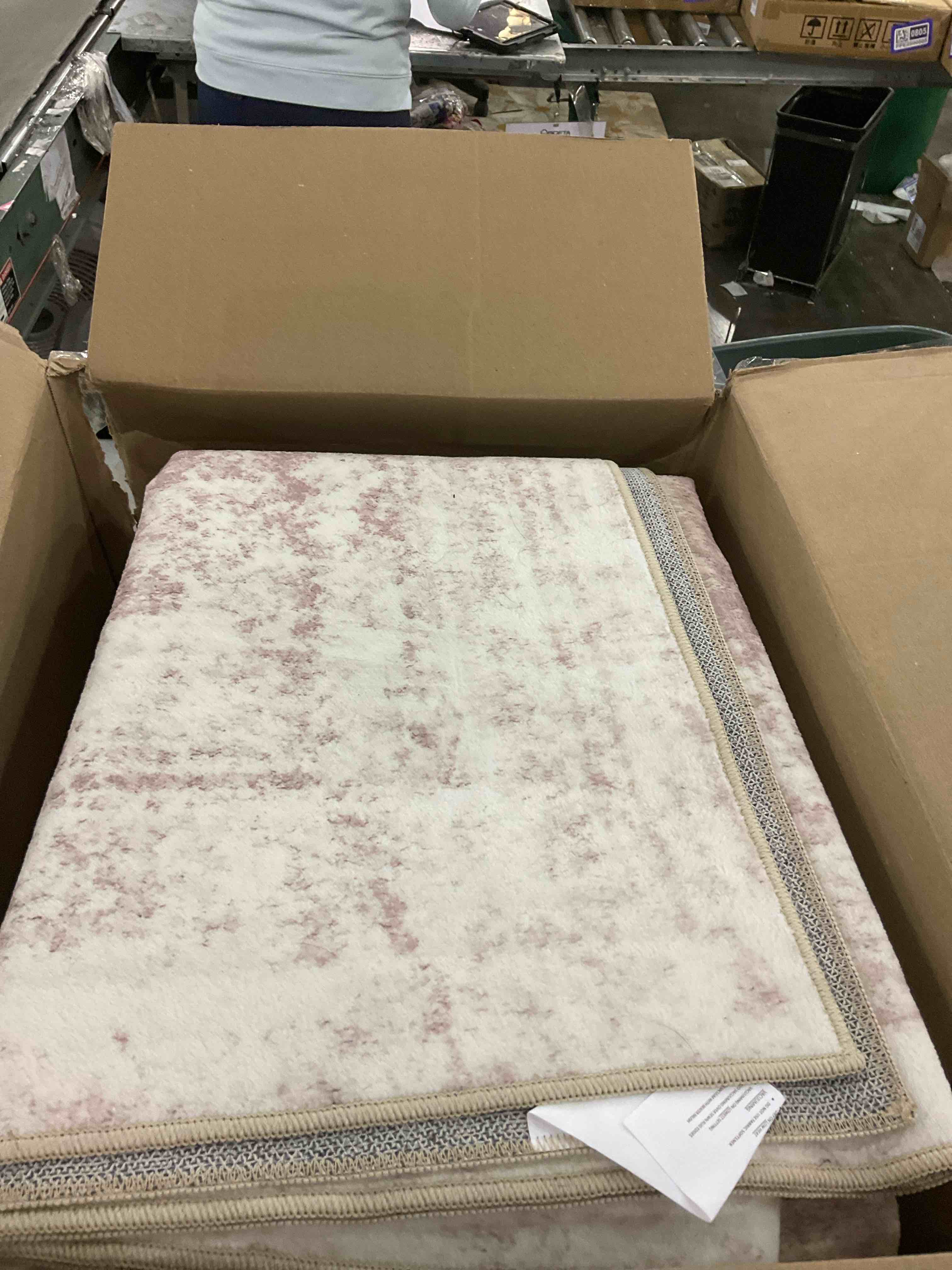 https://s3.amazonaws.com/lotting-images-prod/bidfta/PPE2499126_1746554140081.jpeg