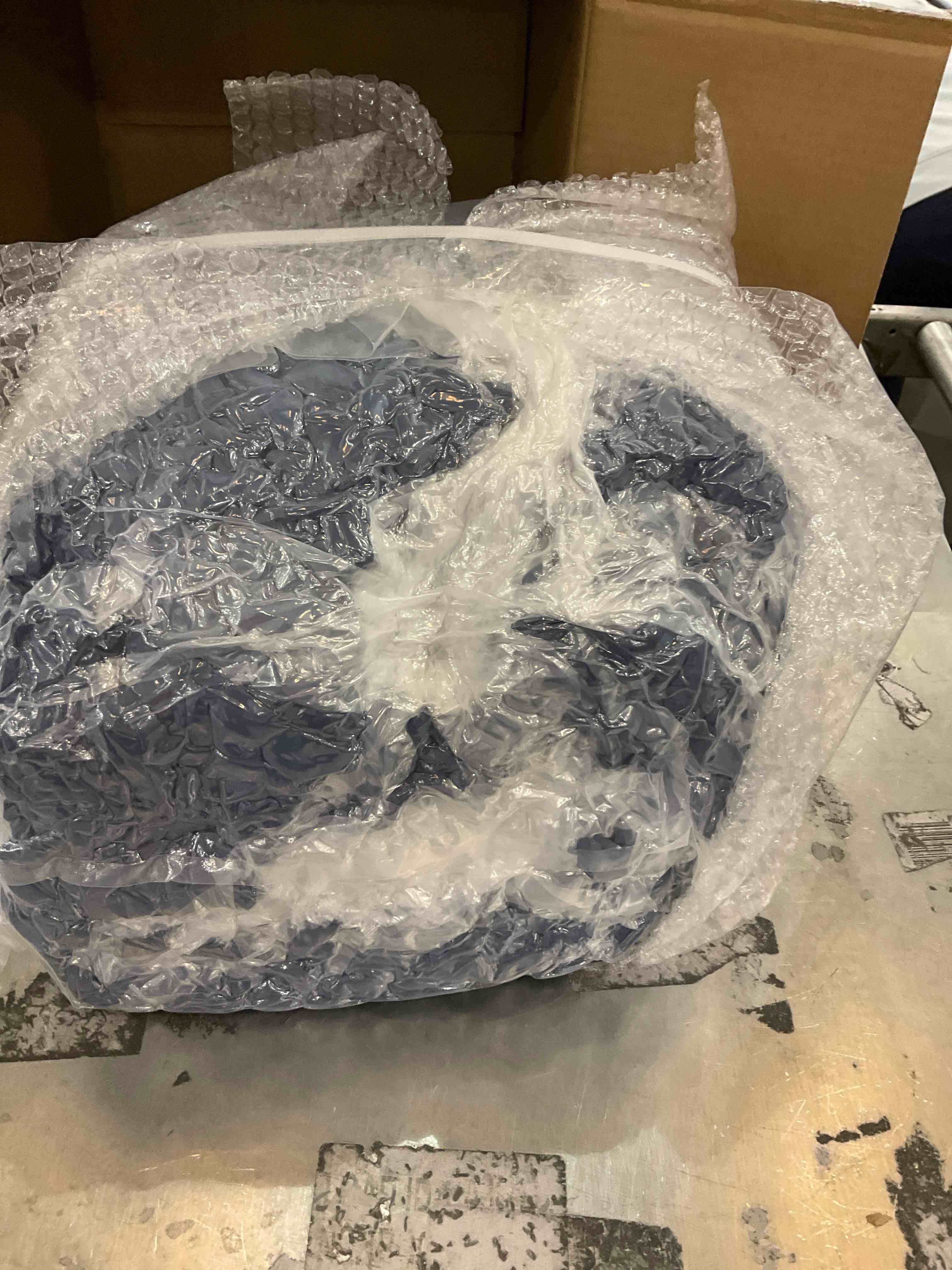 https://s3.amazonaws.com/lotting-images-prod/bidfta/PPE2499160_1746559023136.jpeg
