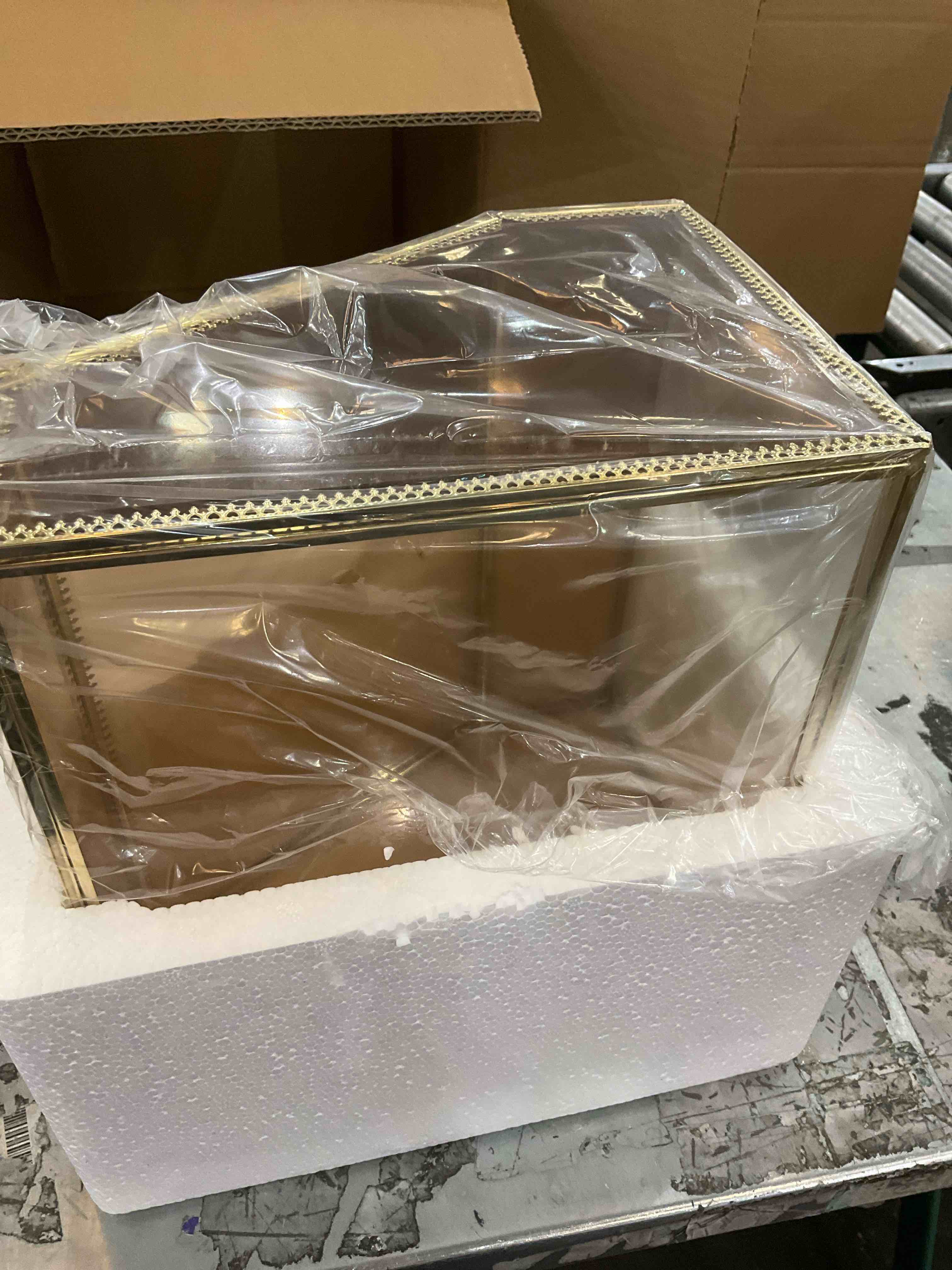 https://s3.amazonaws.com/lotting-images-prod/bidfta/PPE2499187_1746558176597.jpeg