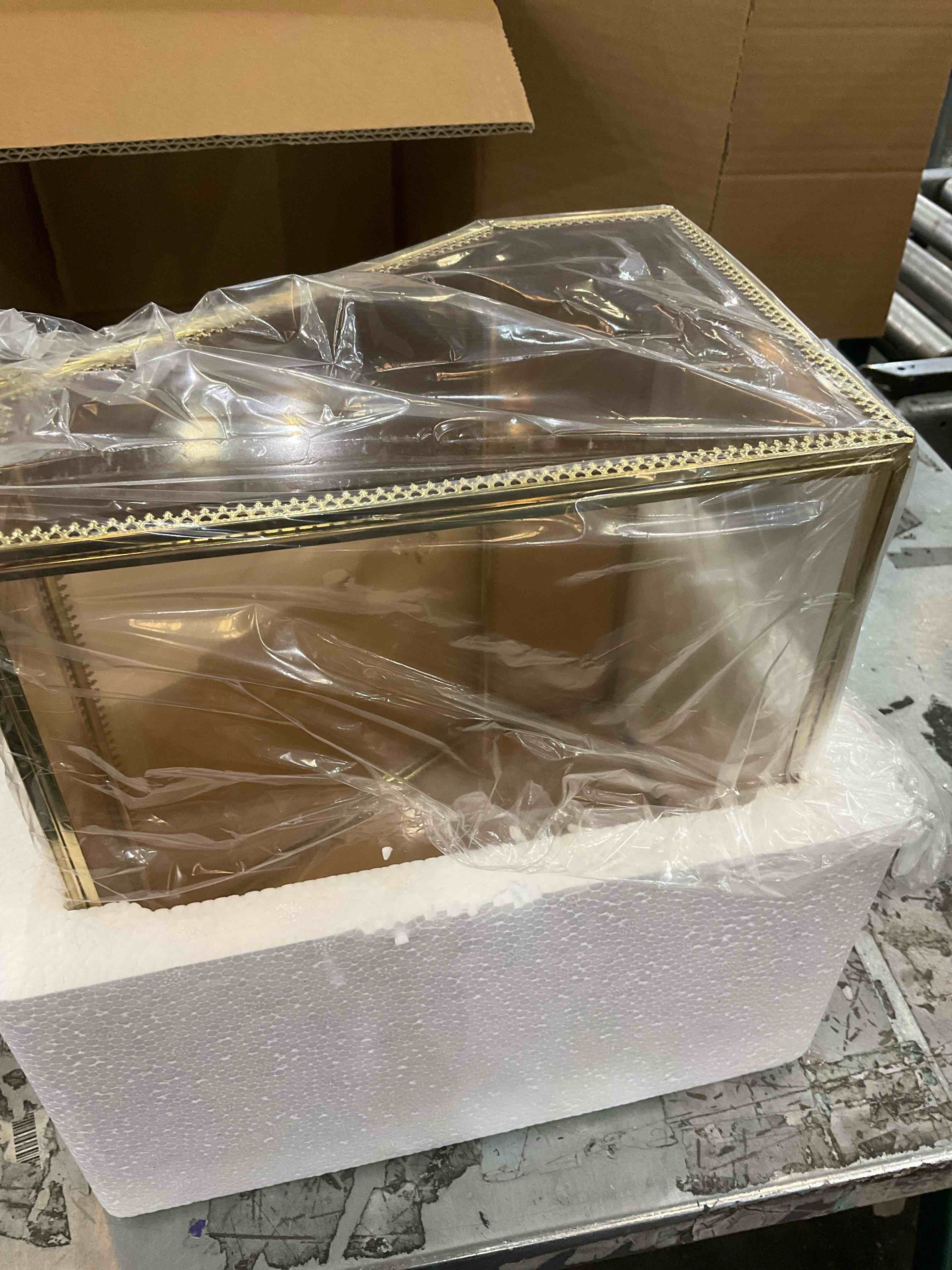 https://s3.amazonaws.com/lotting-images-prod/bidfta/PPE2499187_1746558177533.jpeg
