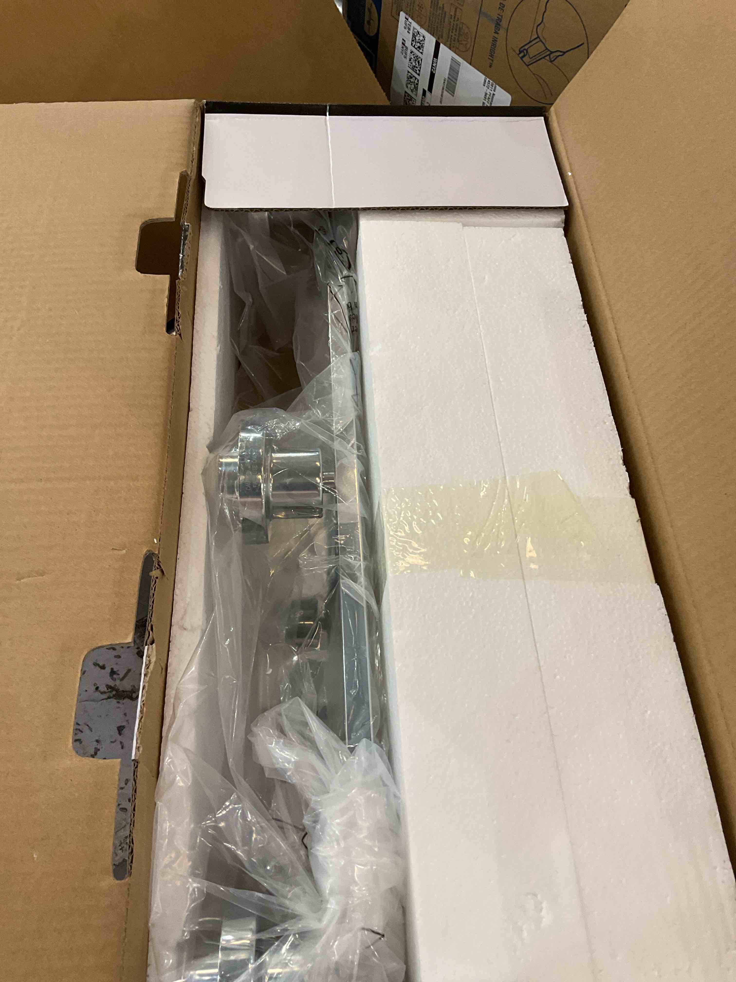 https://s3.amazonaws.com/lotting-images-prod/bidfta/PPE2499194_1746559289237.jpeg