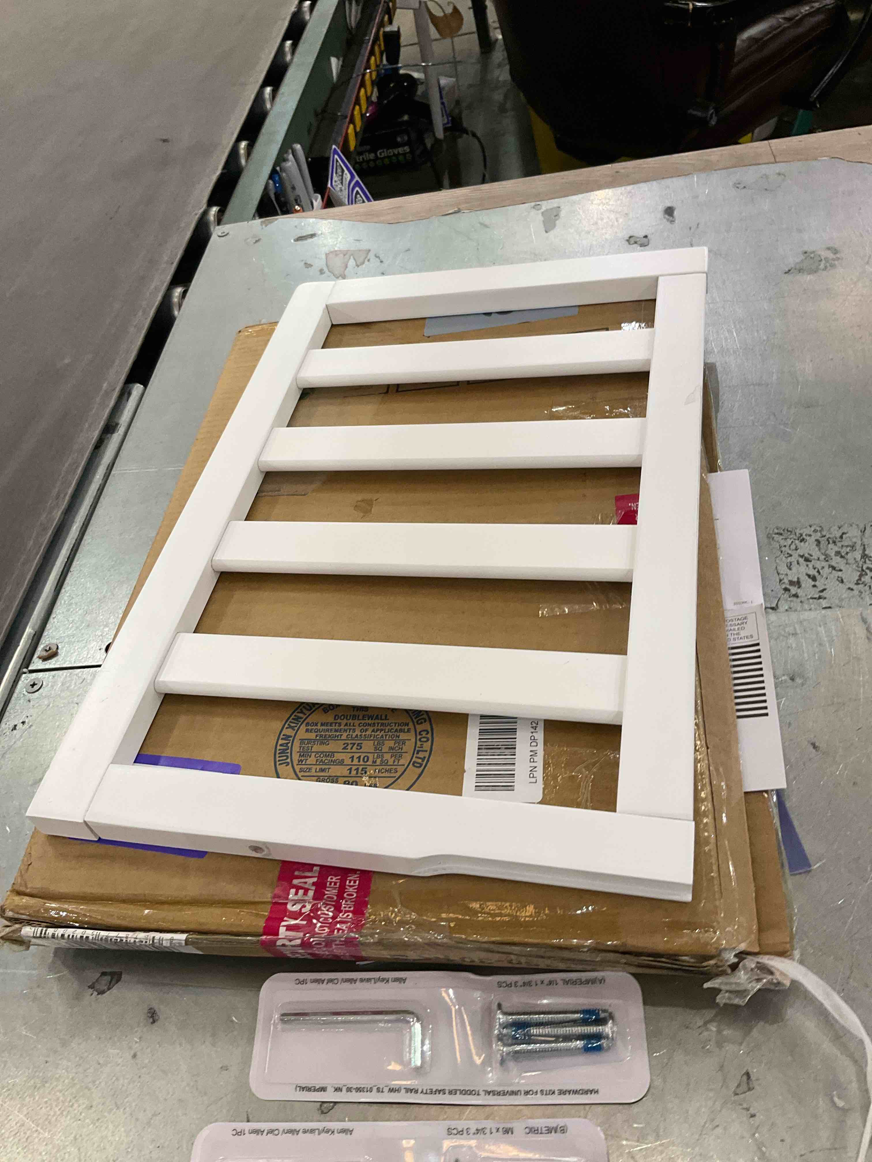 https://s3.amazonaws.com/lotting-images-prod/bidfta/PPE2499214_1746716813775.jpeg