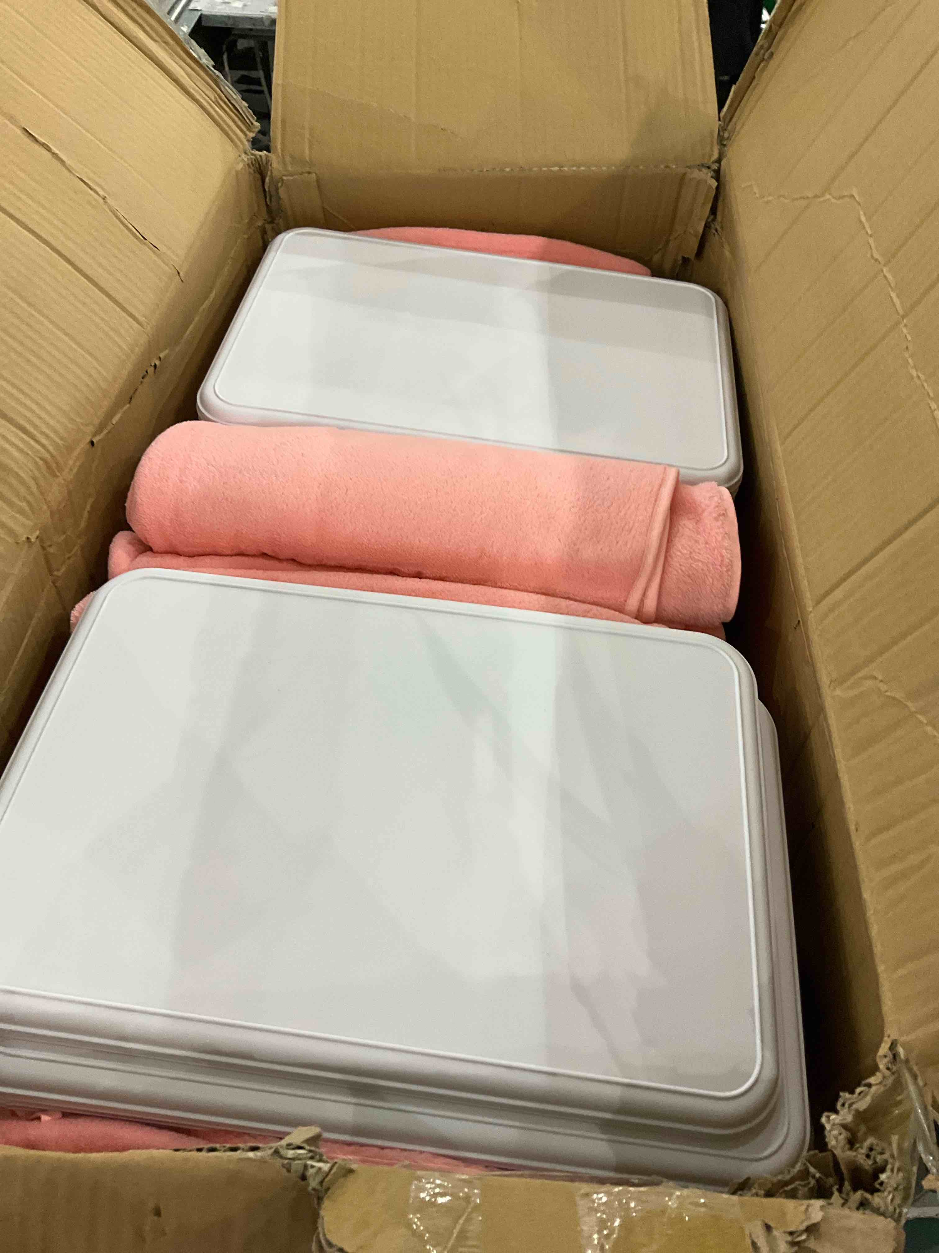 https://s3.amazonaws.com/lotting-images-prod/bidfta/PPE2499225_1746704985813.jpeg