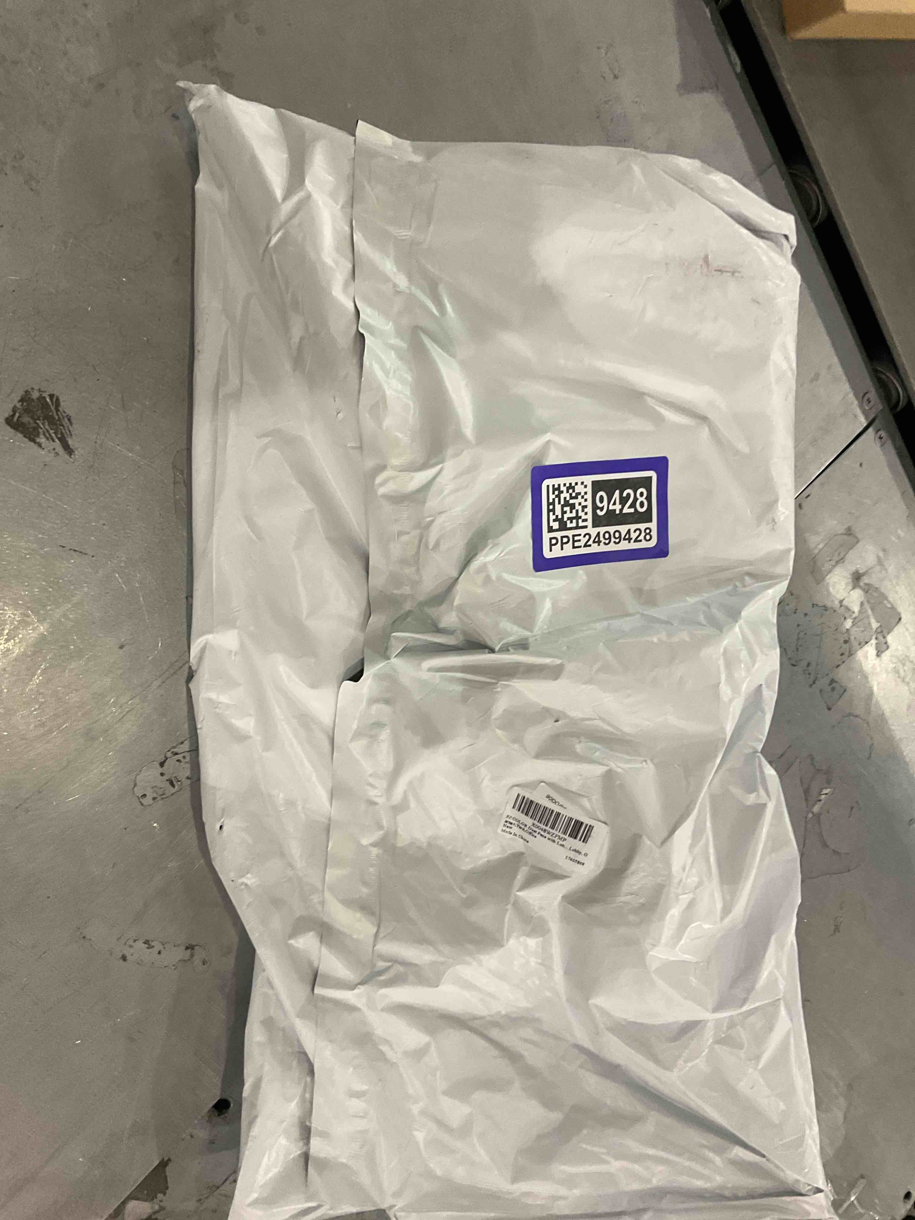 https://s3.amazonaws.com/lotting-images-prod/bidfta/PPE2499423_1746618847090.jpeg