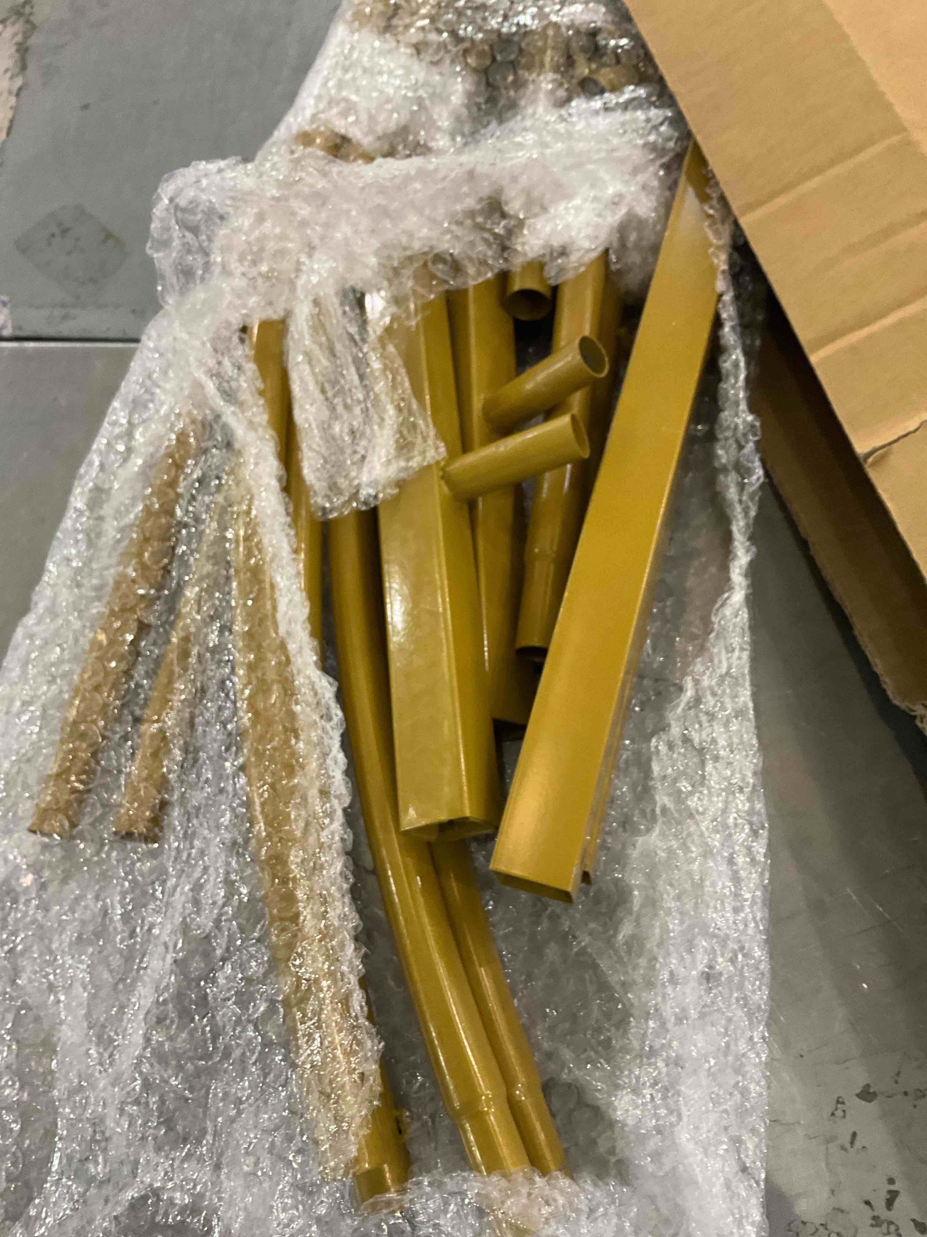 https://s3.amazonaws.com/lotting-images-prod/bidfta/PPE2499835_1746725499759.jpeg