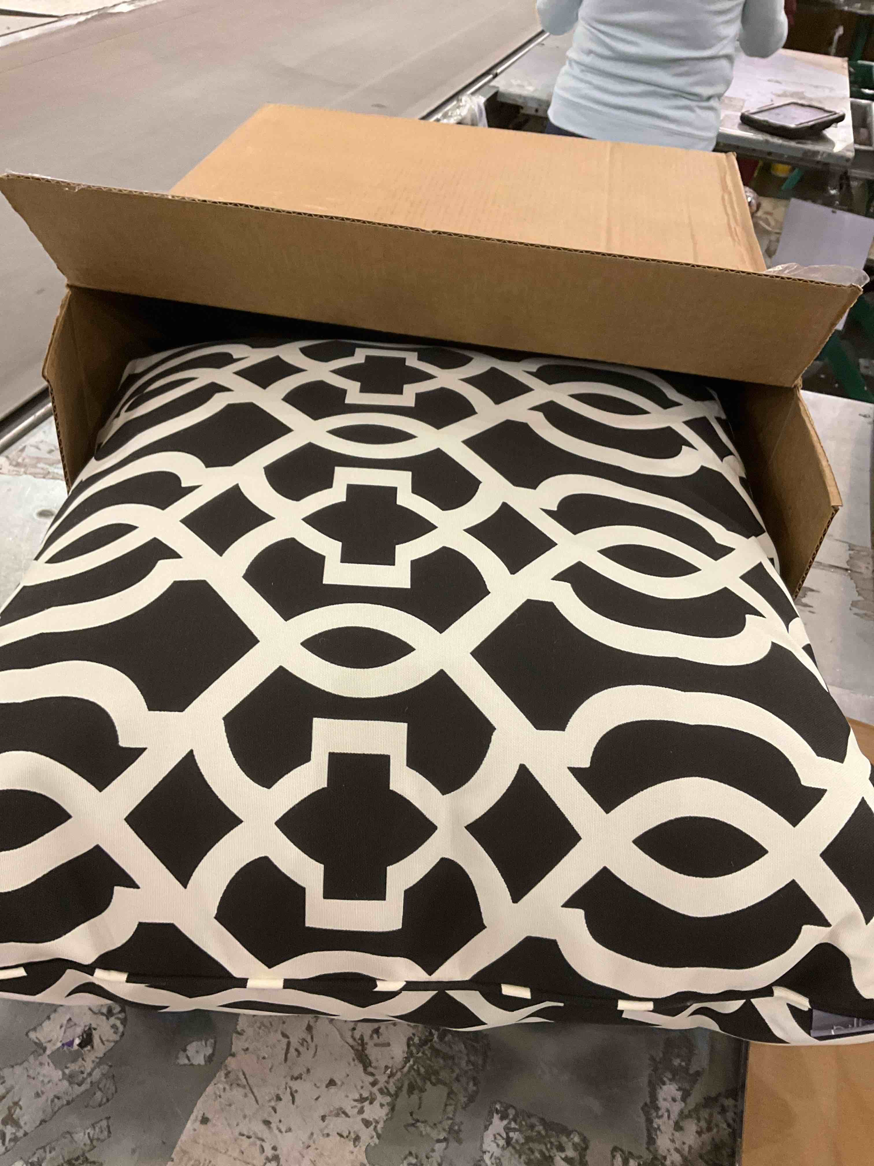 https://s3.amazonaws.com/lotting-images-prod/bidfta/PPE2500175_1746541102894.jpeg