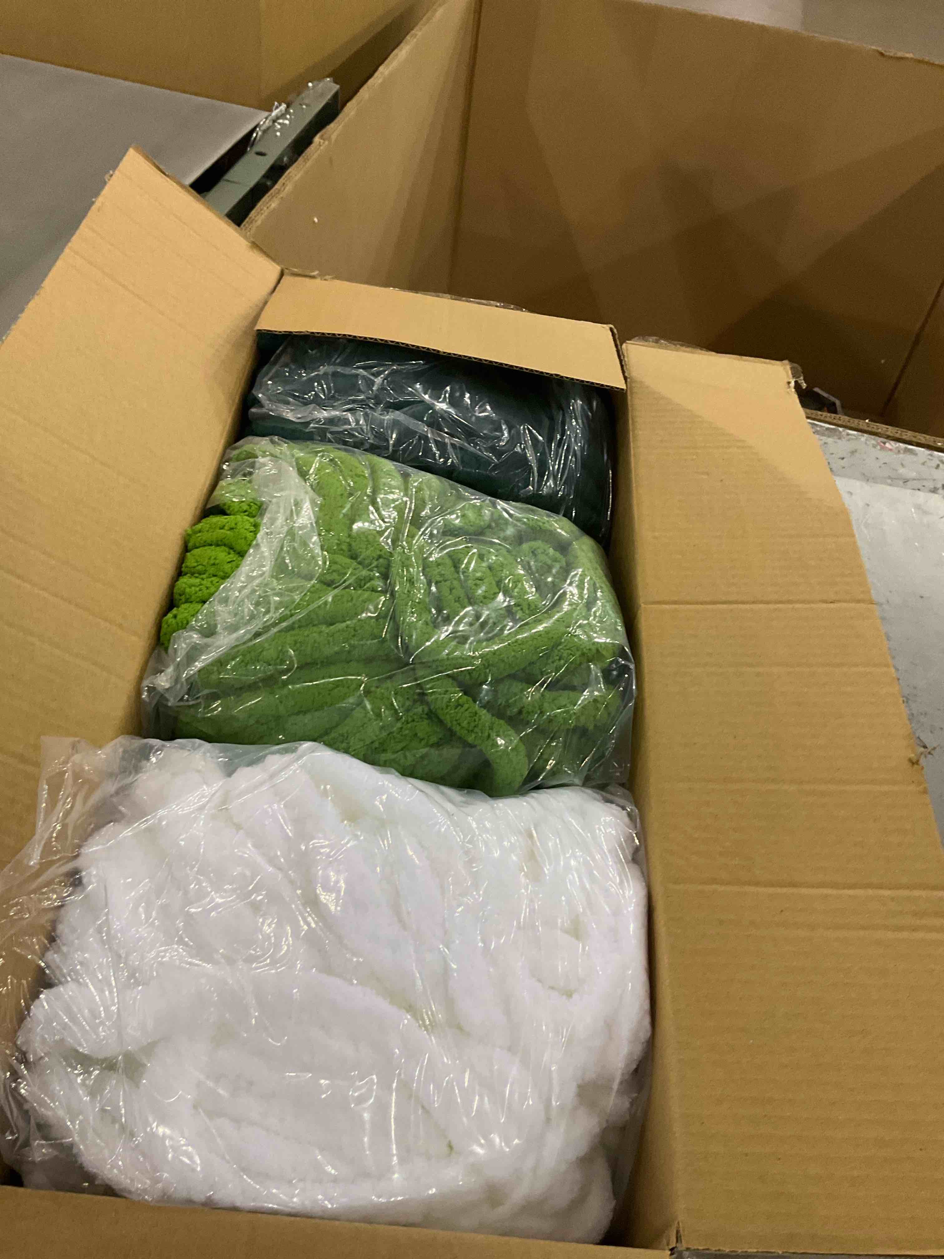 https://s3.amazonaws.com/lotting-images-prod/bidfta/PPE2500458_1746615915400.jpeg