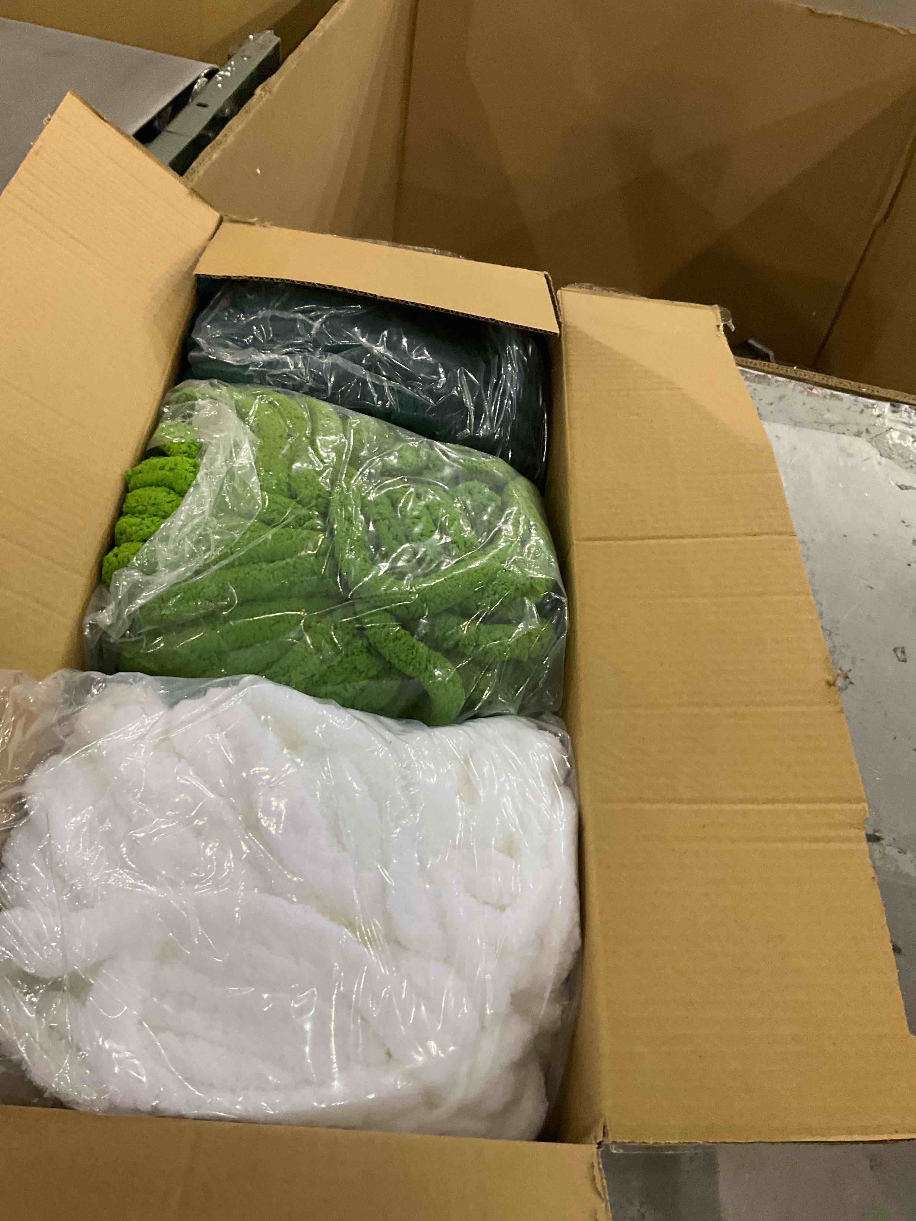 https://s3.amazonaws.com/lotting-images-prod/bidfta/PPE2500458_1746615916595.jpeg