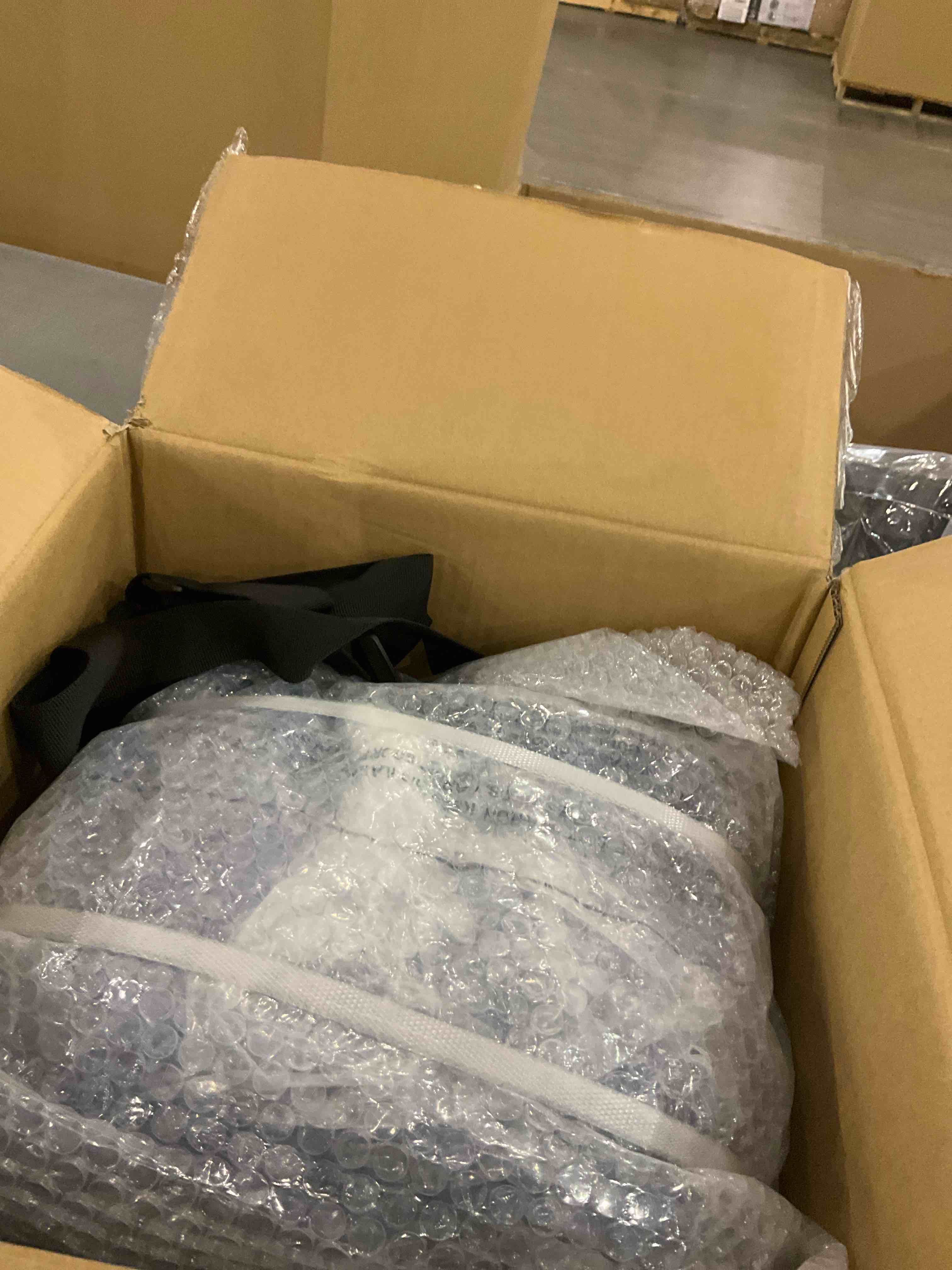 https://s3.amazonaws.com/lotting-images-prod/bidfta/PPE2500707_1746619427571.jpeg